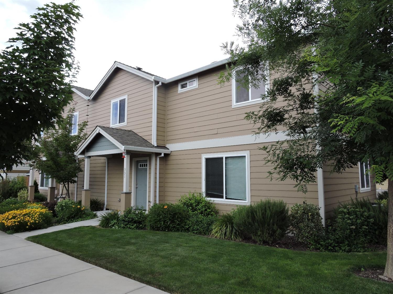 Very nice townhome in Talent. New carpet downstairs, Turn key condition and ready for immediate occupancy. On demand natural gas water heater. Nice landscaping with sprinkler system. Come see this affordable and quality house in Talent. One owner home.