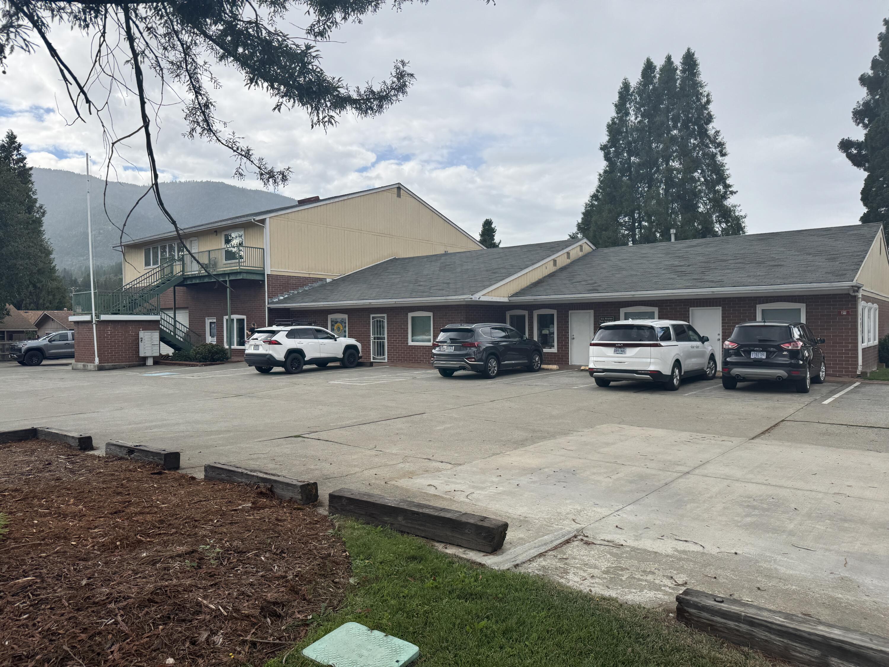 Partially leased 9784 SQFT 5 unit freestanding Office/Flex space building located in downtown Rogue River. Leases are a mix of 1, 2 year leases and month to month for flexibility. With 20 dedicated parking spaces + additional fenced in parking/storage, separately metered power and natural gas, this property is perfect for an investor or owner user that would like tenants to help cover expenses.There is approx 2100 SQ of unfinished space for additional income or for owner/user to utilize.