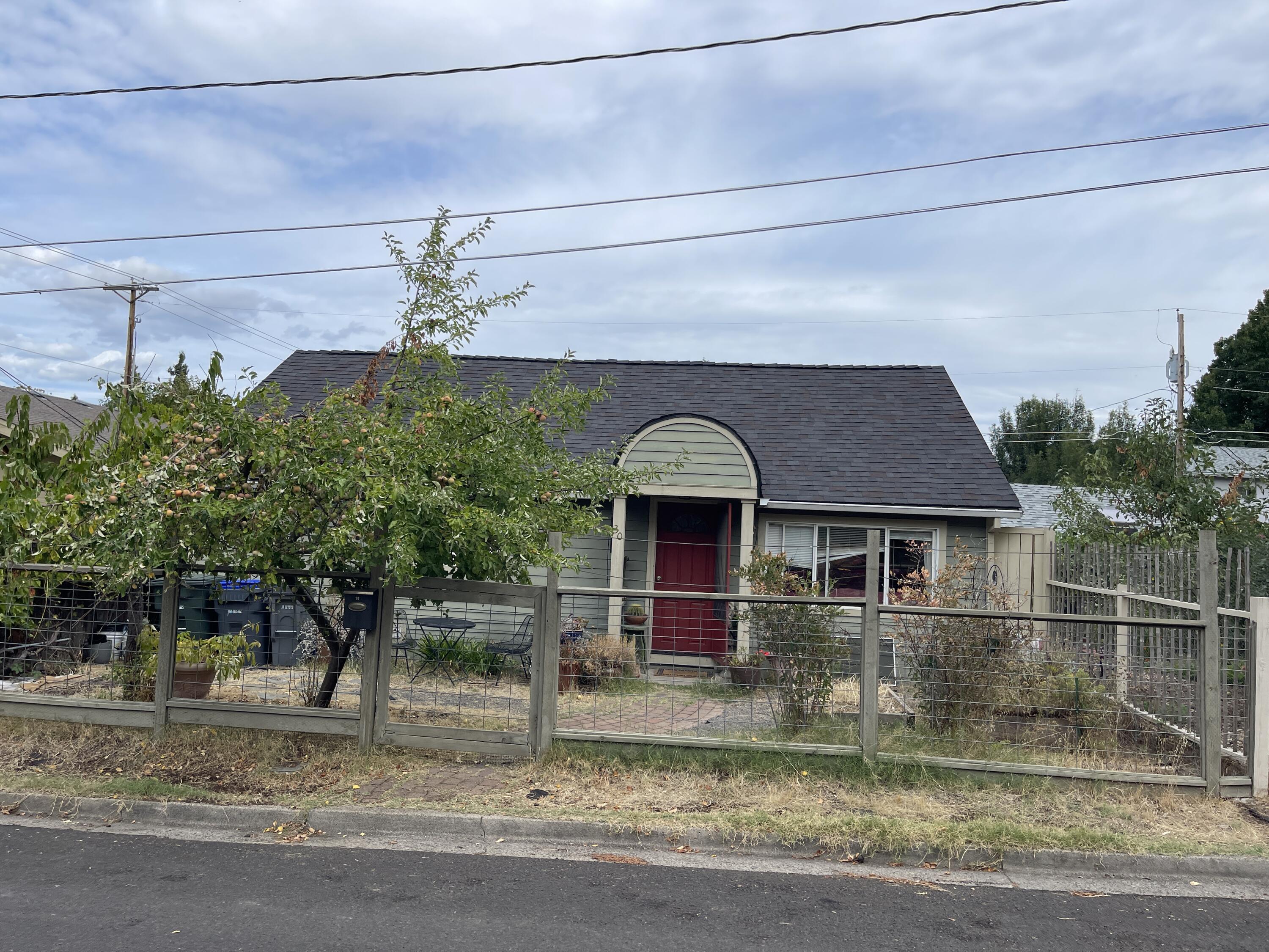 Don't miss out on owning an amazing investment property in Ashland, Oregon. This 6-unit property consists of 1- 5plex recently refurbished with new exterior insulation, new OSB sheeting, and new
concrete fiber siding. 5-plex has 4 studio apartments and one 1bed apartment. Included also is a 2bed/1bth cottage. All units are fully rented and property management in place.