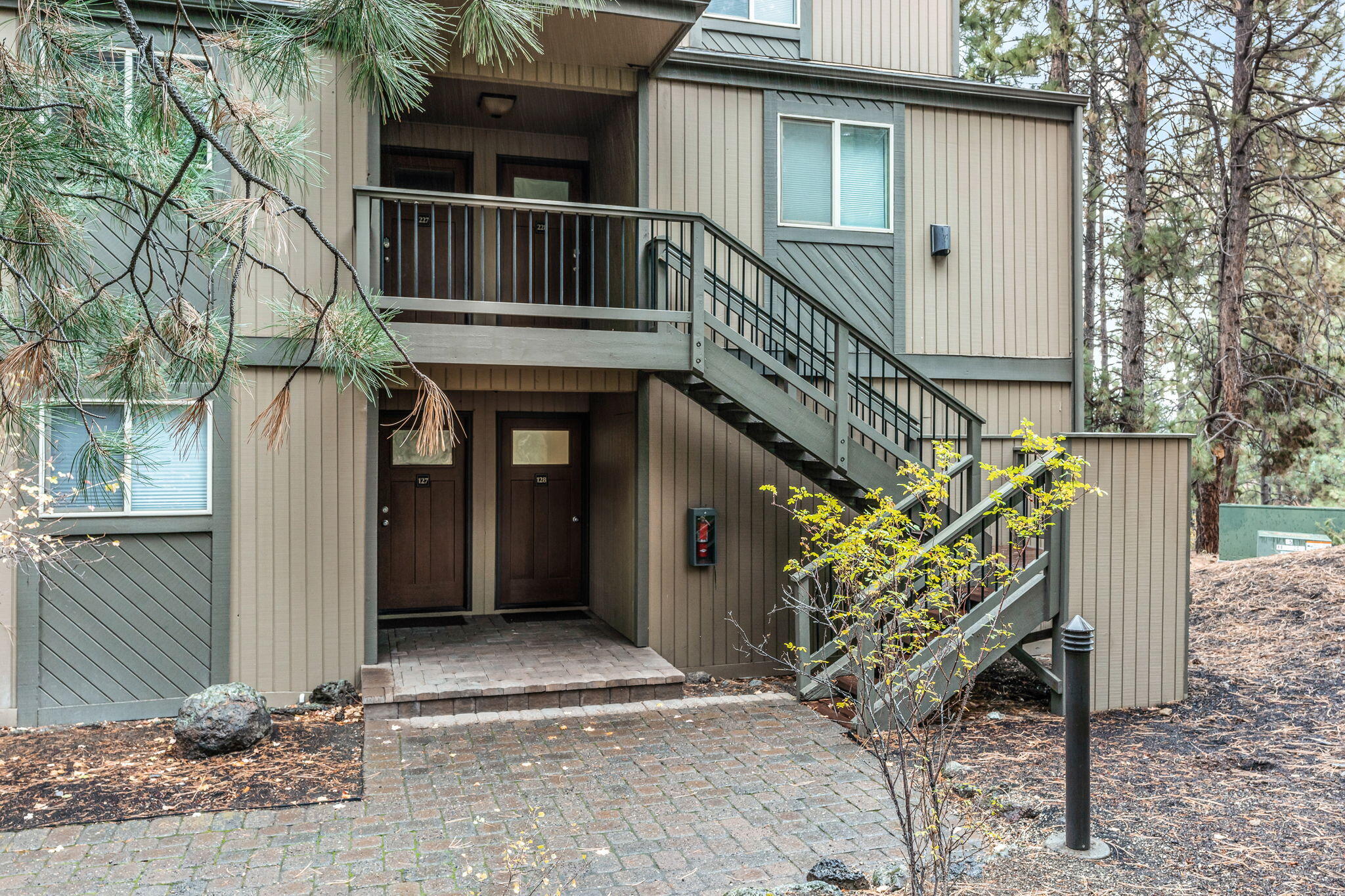 FANTASTIC VALUE ON BEND'S WEST SIDE! Discover this charming one-bedroom condo in the highly desirable Mt Bachelor Village of SW Bend! This GROUND LEVEL, CORNER UNIT offers fresh interior paint throughout, creating a bright and welcoming space. Whether you're seeking a lucrative short-term rental, a second home, or a primary residence, this condo makes an ideal base camp for all your Bend adventures. Enjoy resort-style amenities, including a pool, hot tubs, clubhouse, playground, and scenic trails. Nestled on Bend's coveted west side, you're minutes from the Deschutes River Trail, the Old Mill District, the Athletic Club, and a short drive to Mt Bachelor and the Cascade Lakes. Complete with vintage Northland furniture, this condo is FULLY TURNKEY and ready for you to move in or start renting!