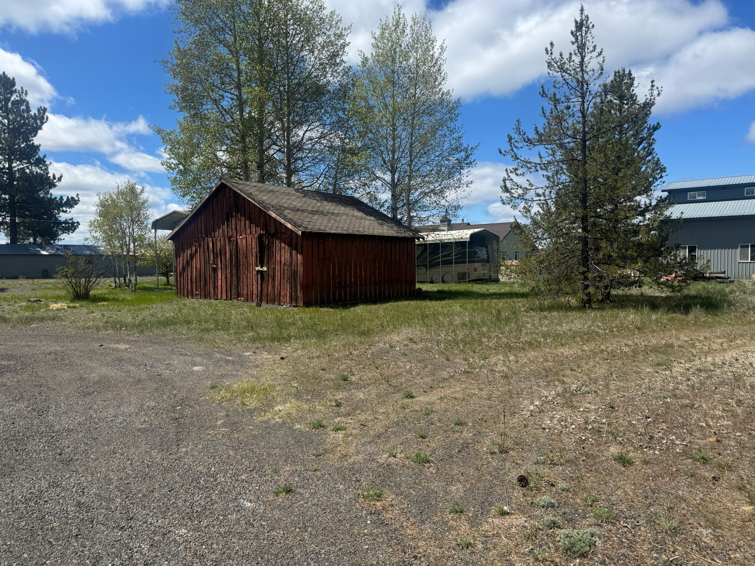 Lapine - Commercial Sale
