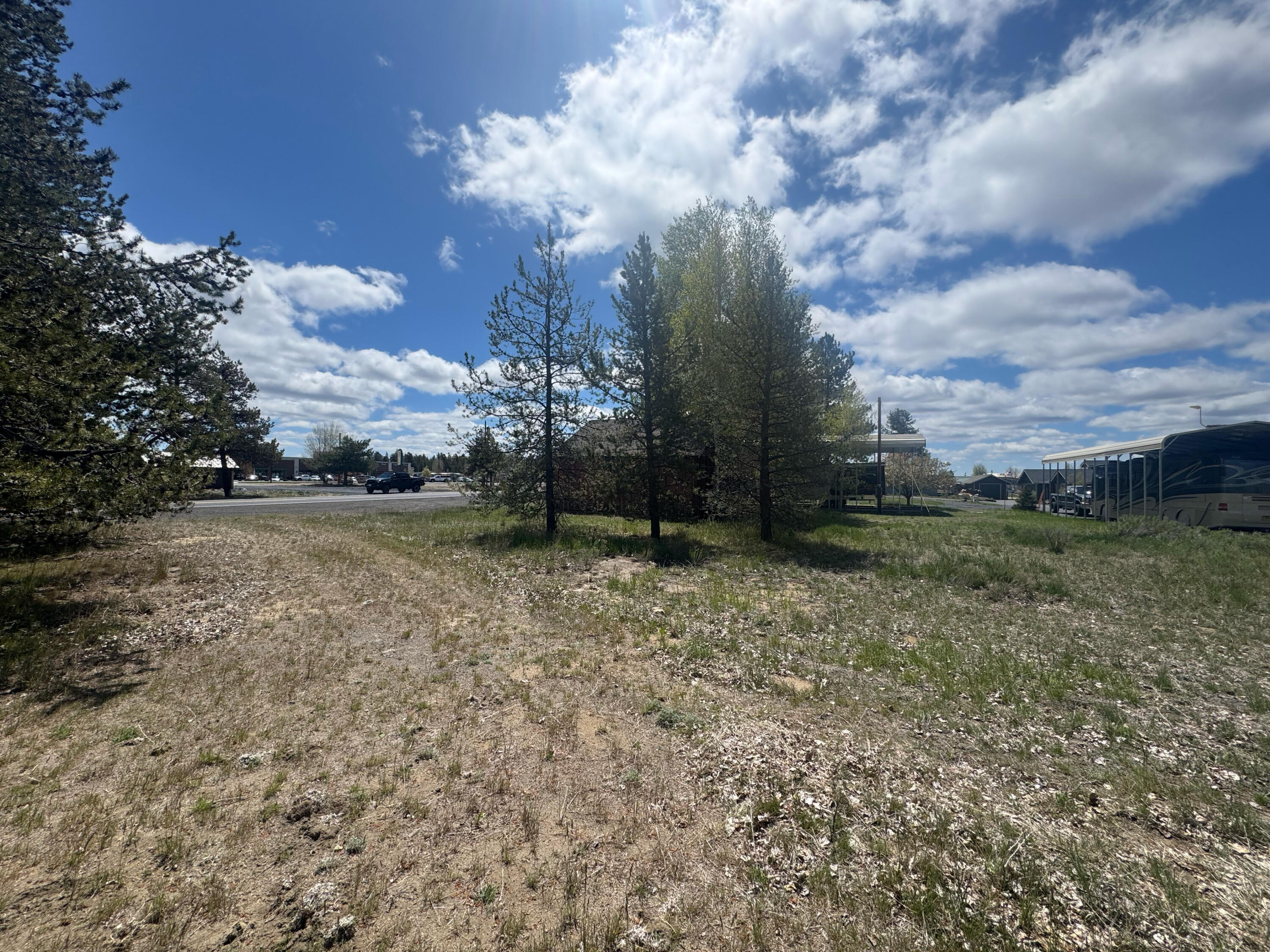 Lapine - Commercial Sale