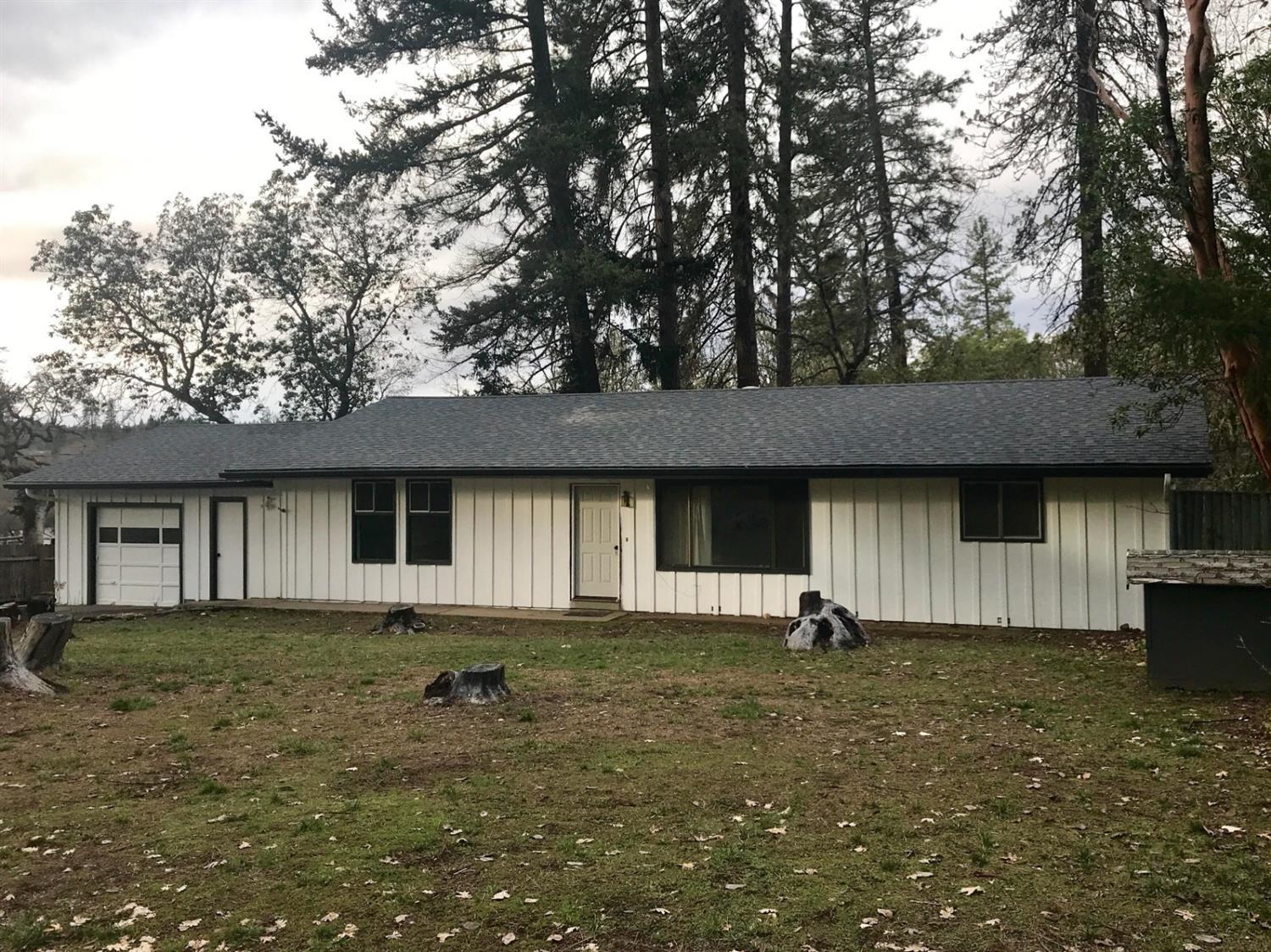 NEW ROOF INSTALLED 2/11/19! Stick Built home with good bones and brand new exterior paint ready for you to update! 1.52 acres with fenced back yard ready for your garden/pets/chickens/(horses?)! Master bedroom has a full bathroom and walk in closet. Split floor plan!