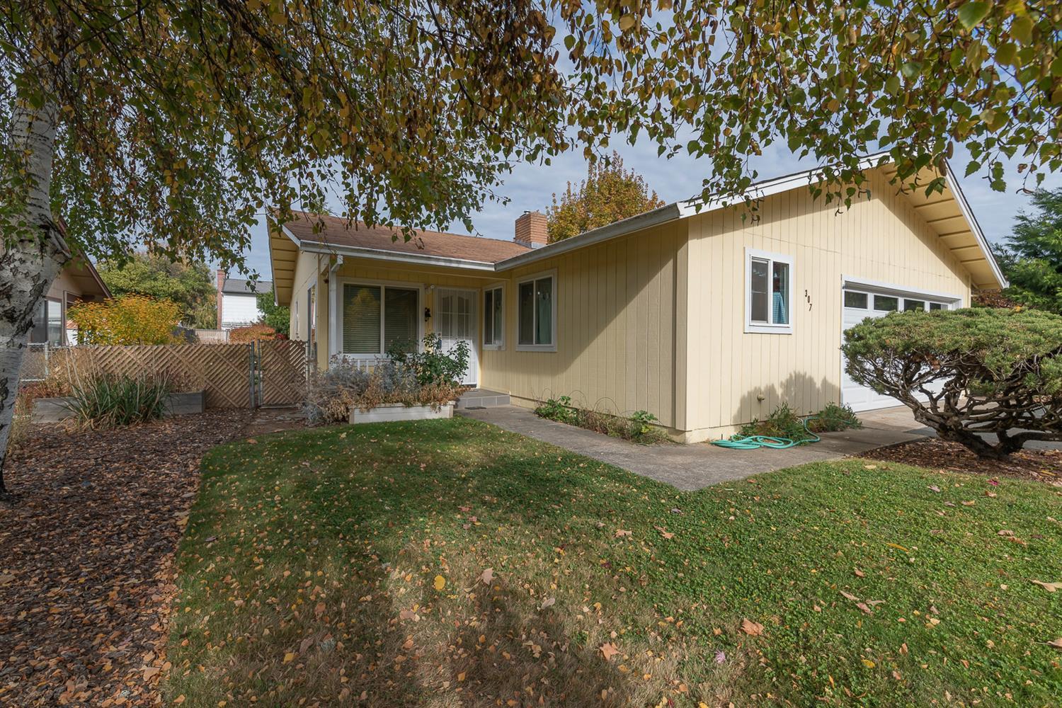 Nice home in Rogue River with 3 bed 2 baths. Fresh paint throughout. The spacious living room has a gas fire place, one bedroom has a sliding glass doors opening to the large backyard the other bedroom has access to the back yard as well. The over-sized 2 car garage has a work bench and shelving. Good roof. THIS HOME IS IN EXCELLENT CONDITION!