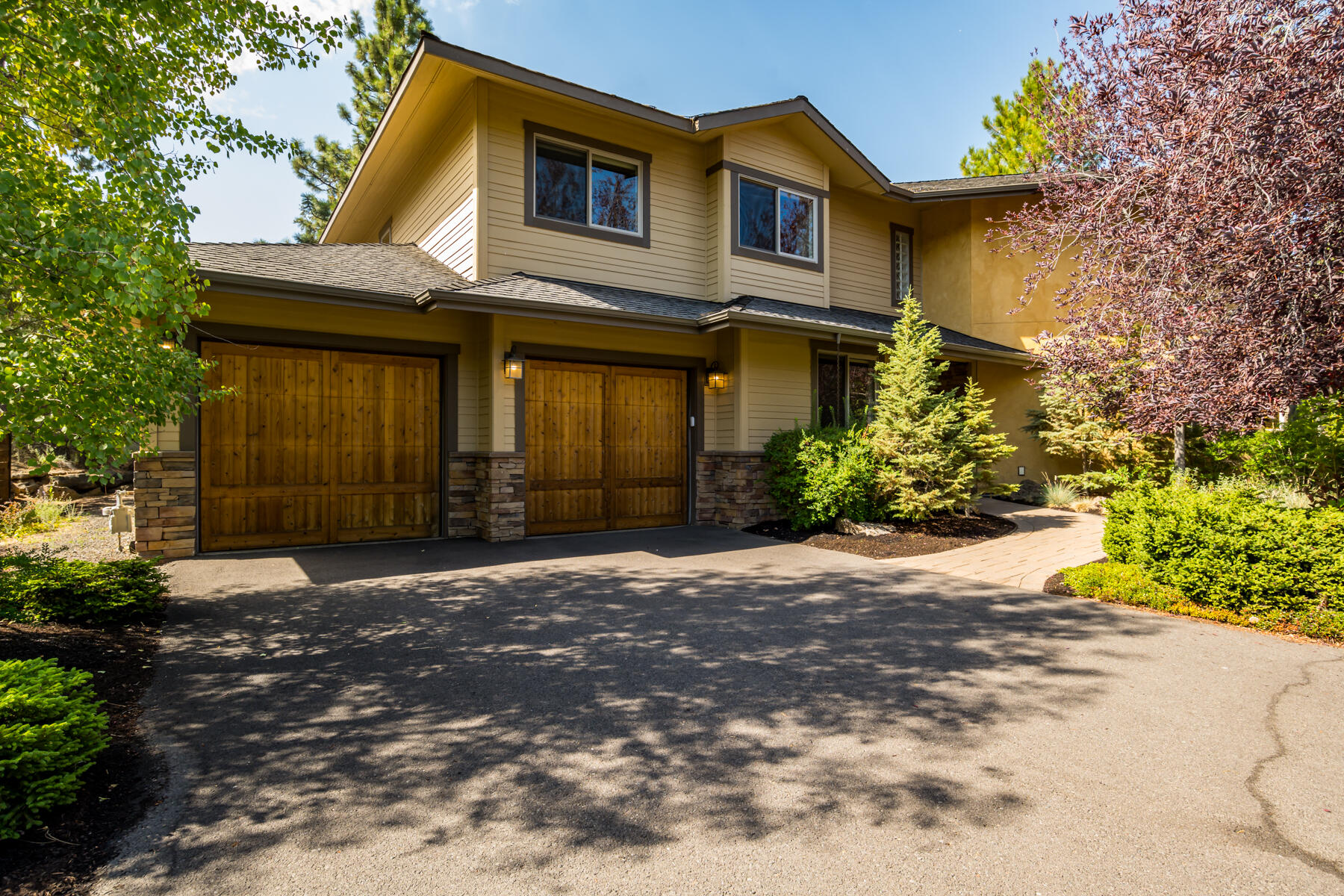 Three Pines - Residential