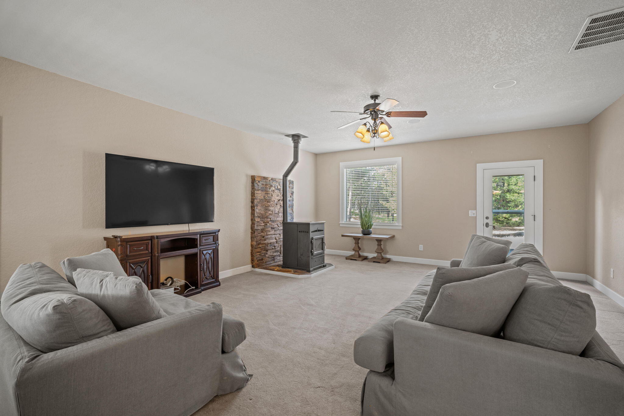 Pinewood Country Est - Residential