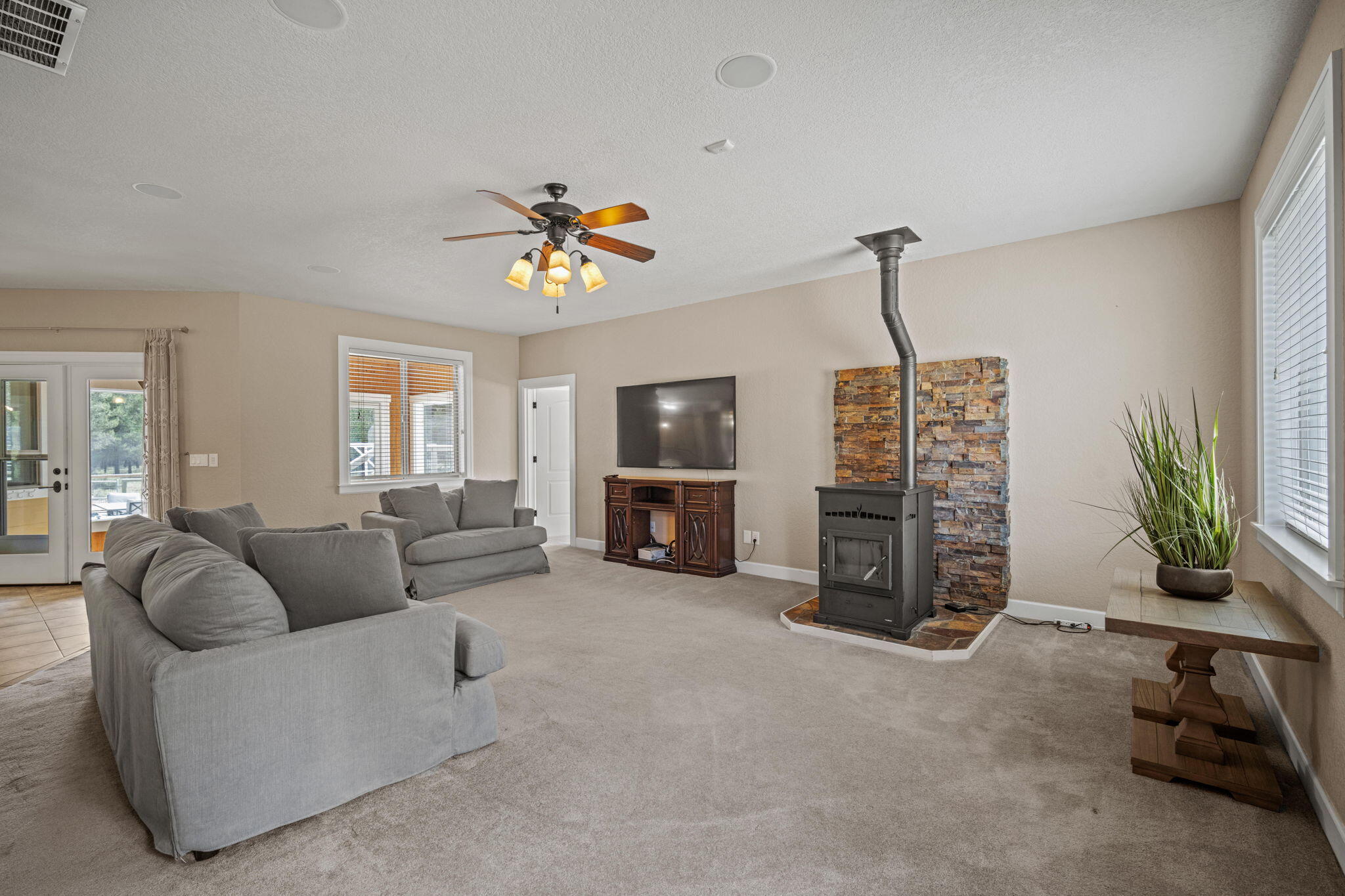 Pinewood Country Est - Residential