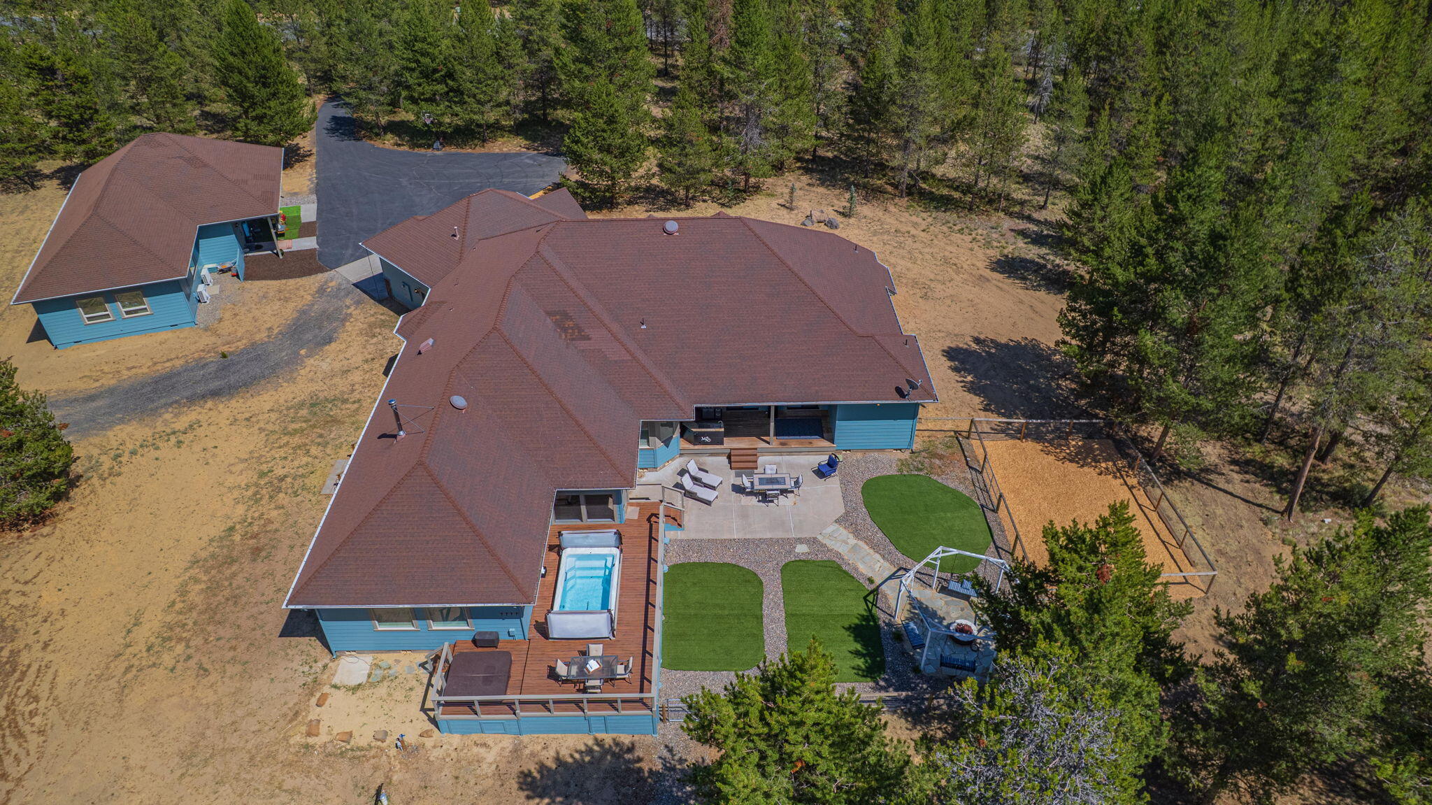 Pinewood Country Est - Residential