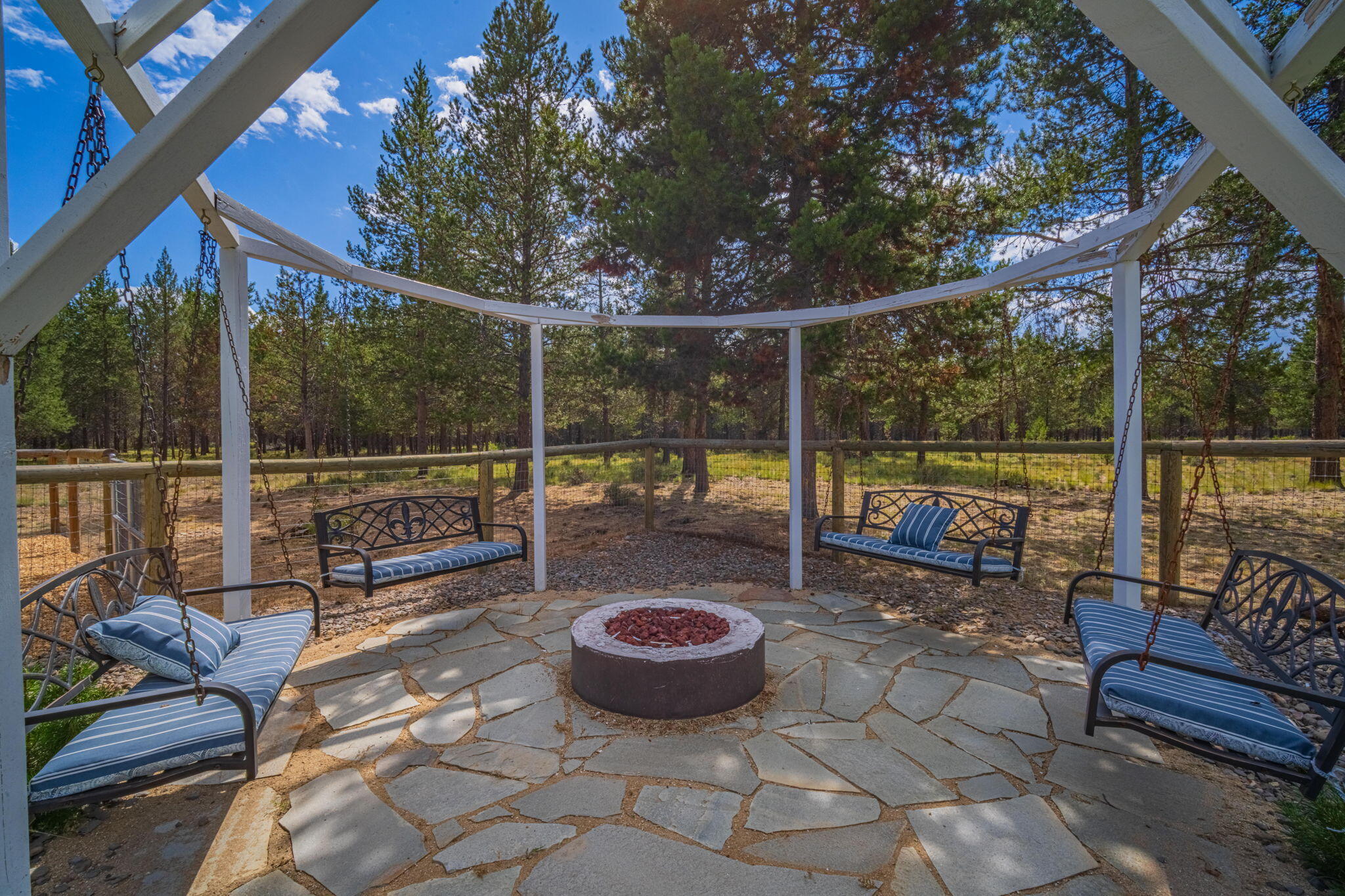 Pinewood Country Est - Residential