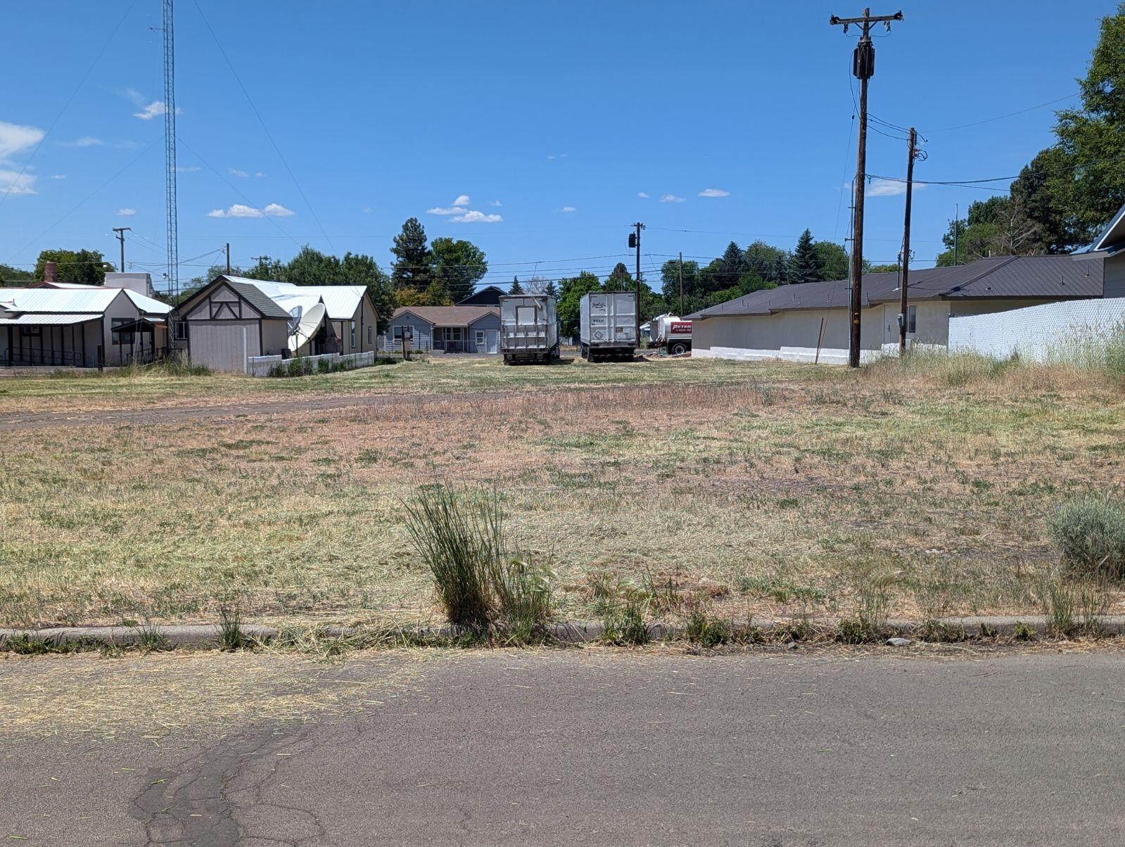 **Prime Location:** Secure your spot in the highly sought-after Lakeview, OR, with this buildable city lot, offering a rare opportunity to create your dream home in a picturesque and serene environment.
**Unlimited Potential:** This versatile lot provides endless possibilities for your vision, whether you're planning a cozy residence or a modern architectural masterpiece, all within a thriving community.
**Convenient Access:** Enjoy the convenience of being close to local amenities, schools, and recreational activities while experiencing the tranquility and charm of small-town living in Lakeview, making this lot a perfect investment for your future.
Lot 4 is also available.