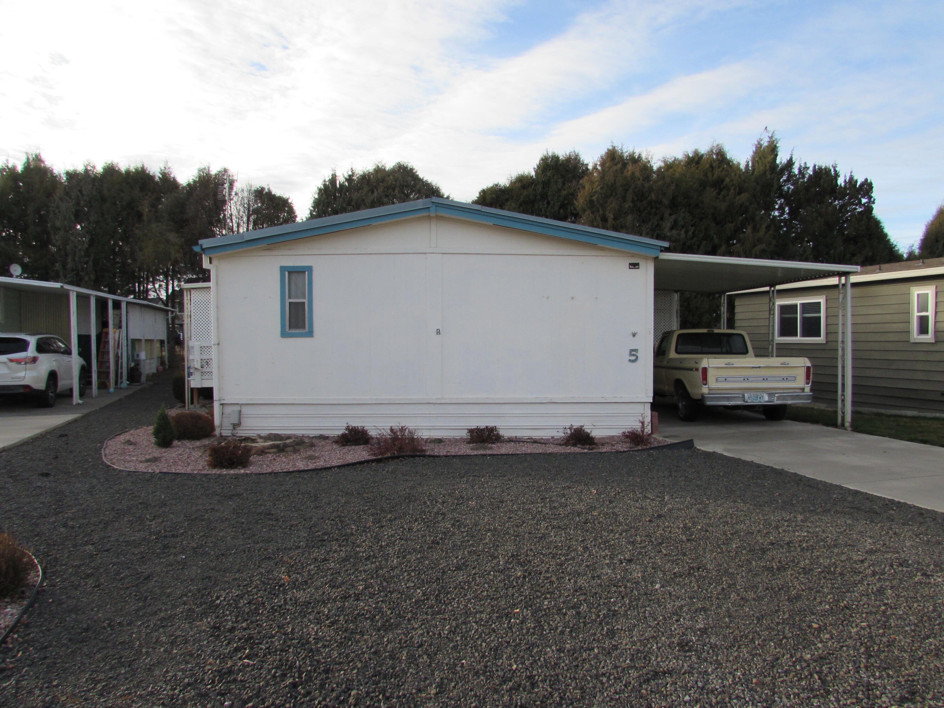 Coming Soon.....
Solid 1978 Double Wide mobile home in the very desirable Green Pastures Mobile Home Park. Home is two bedroom two bath with open floor plan. Home is in great shape and has a fantastic extra large two story shed in the back. recently poured new concrete driveway. Come take a look, with a little remodeling this home can be as good as new.
