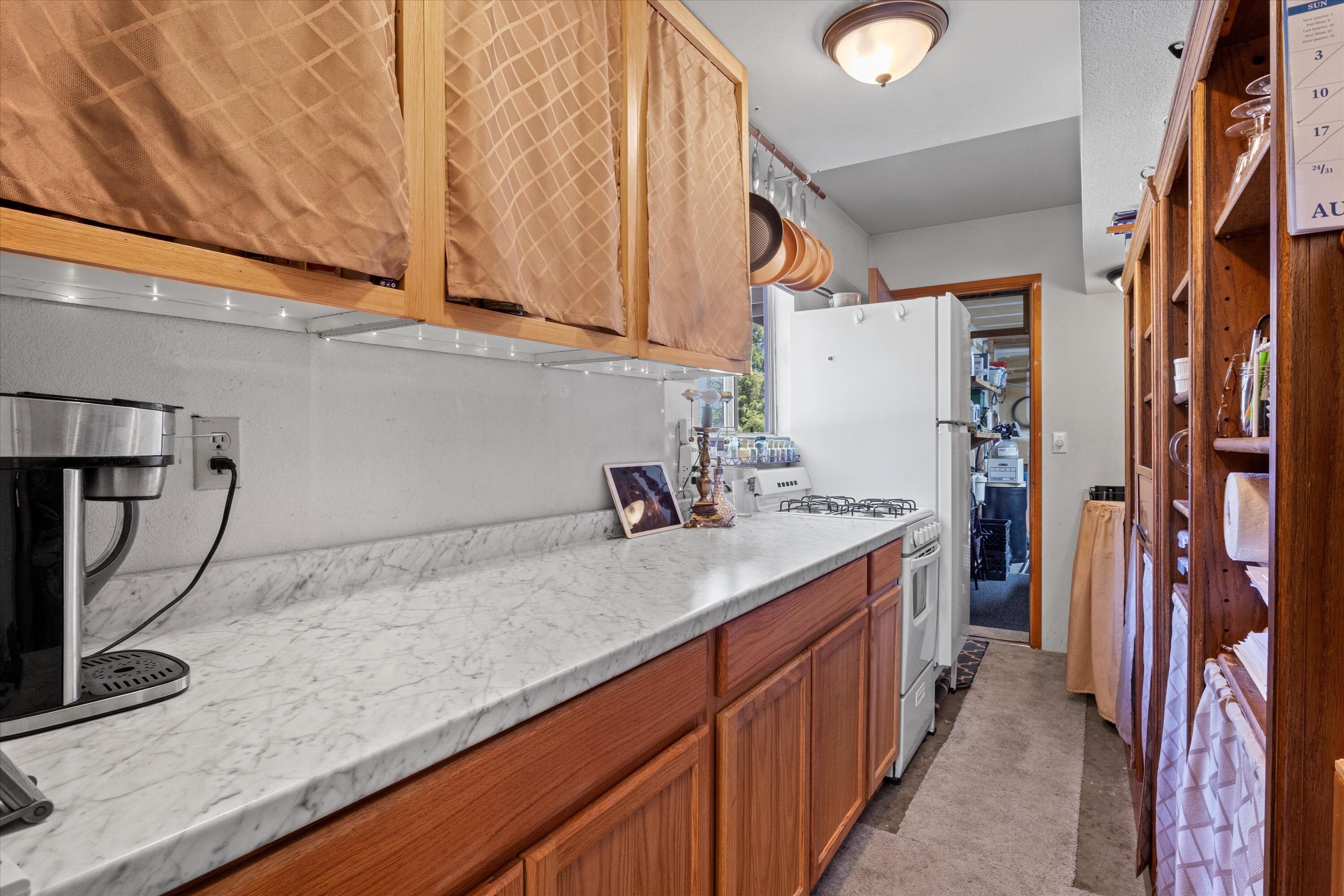 Glendale, Tow NOf Julia - Residential