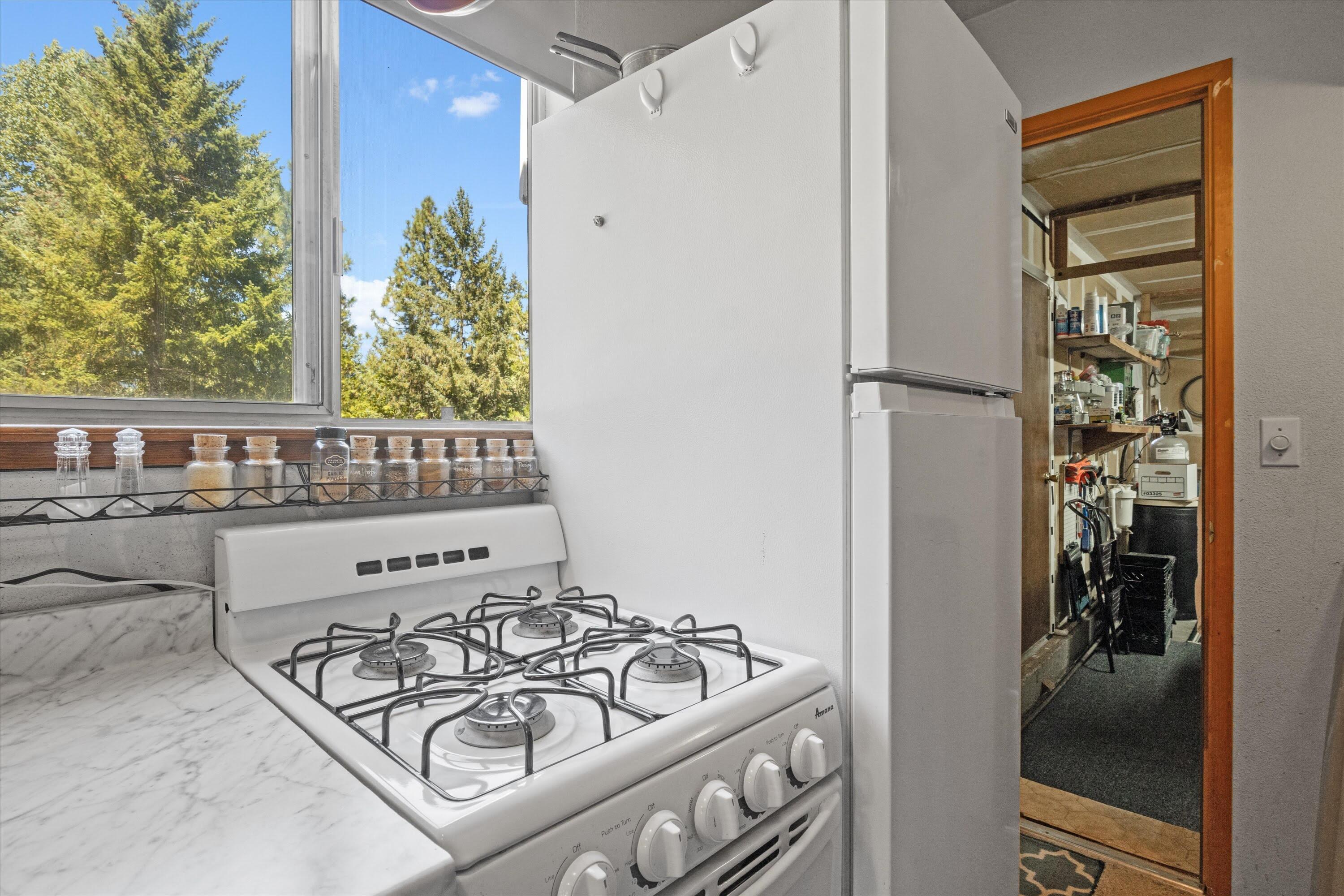 Glendale, Tow NOf Julia - Residential