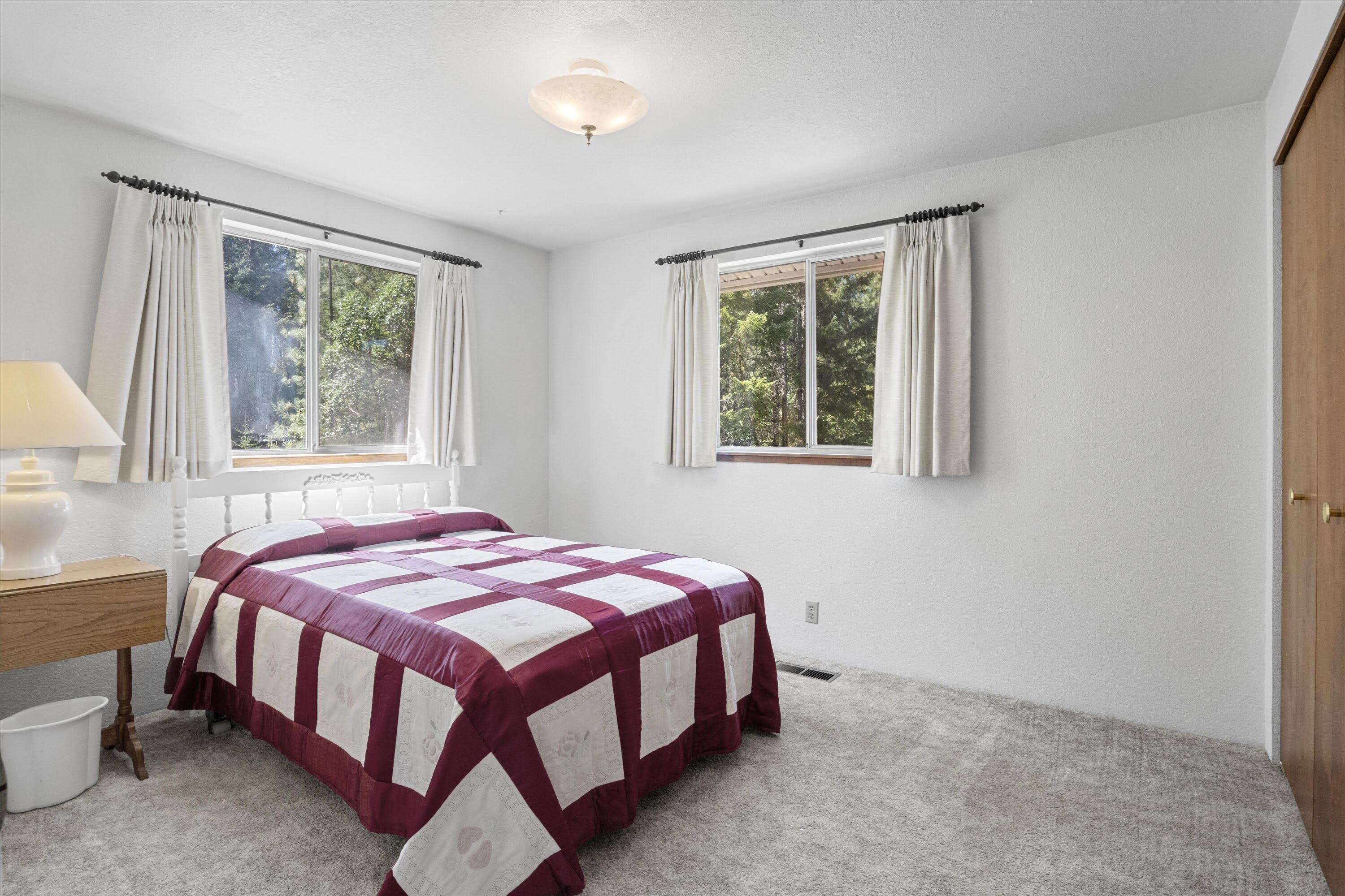 Glendale, Tow NOf Julia - Residential