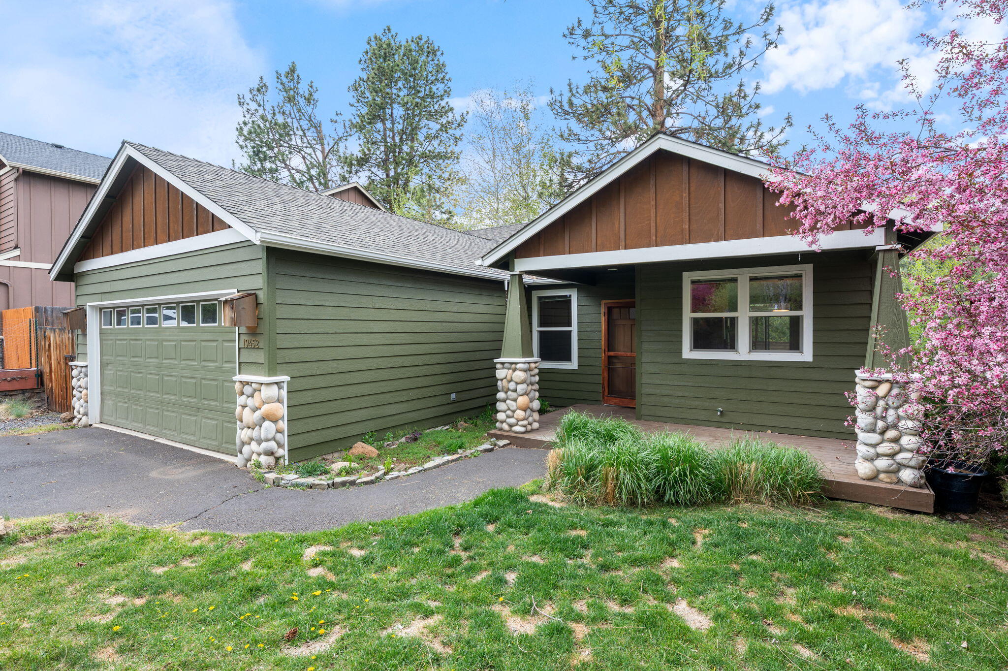Single Level Craftsman in ideal location on Bend's SW side of town. This well cared for 3 Bed, 2 Bath
home provides an open concept floorplan for entertaining and livability. The 3 bedrooms are
highlighted by the Primary Suite, which features an en suite bathroom. Separate laundry room and 2
car garage. Outside, an oversized deck highlights living space in the yard. Minutes from downtown,
Phil's Trail, the River Trail, and on the way to Mt. Bachelor. Live your ideal Bend life with this
home as your base camp.
