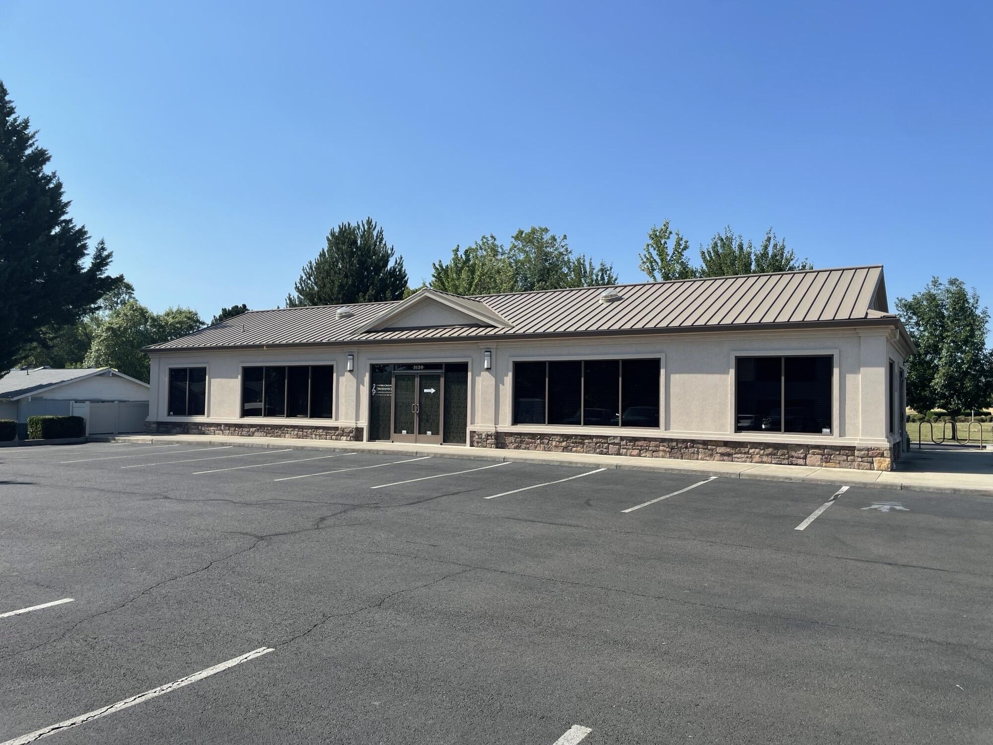 Quality 2,241SF medical office available in East Medford off State Street.  Building is well suited for a wide variety of medical and office users. Current tenant is scheduled to be out no later than December 15th, but could vacate earlier for a new tenant.  Equipment is available for sale if it an be utilized by the next tenant, otherwise it will be removed.  Owner is willing to consider improvements based on qualifications of tenant and term.