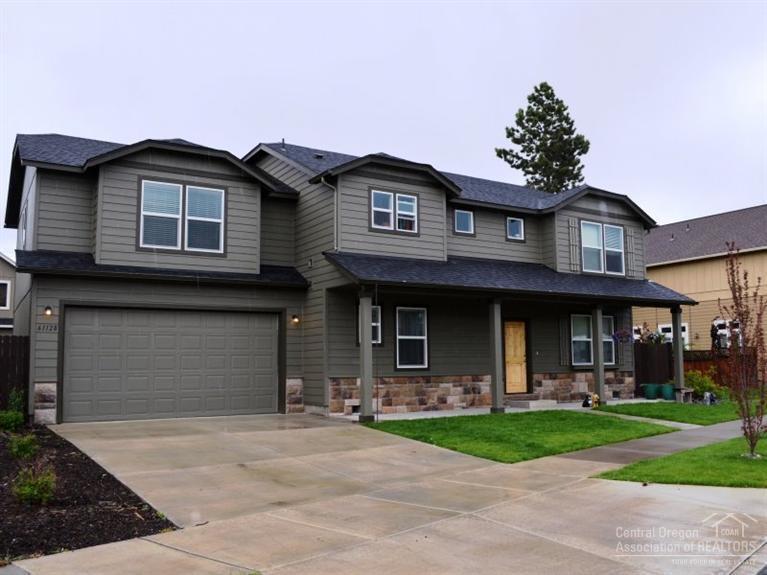 Super cute Like new Hayden Home ! 4 Bedrooms PLUS huge bonus over the garage! Garage is 2 car BUT has 4 foot garage extension giving you lots of extra room. Covered porch out back, gas fireplace in living room, built in desk, and a fabulous soaking tub in the master! Call for a showing today! This property will go quick!
