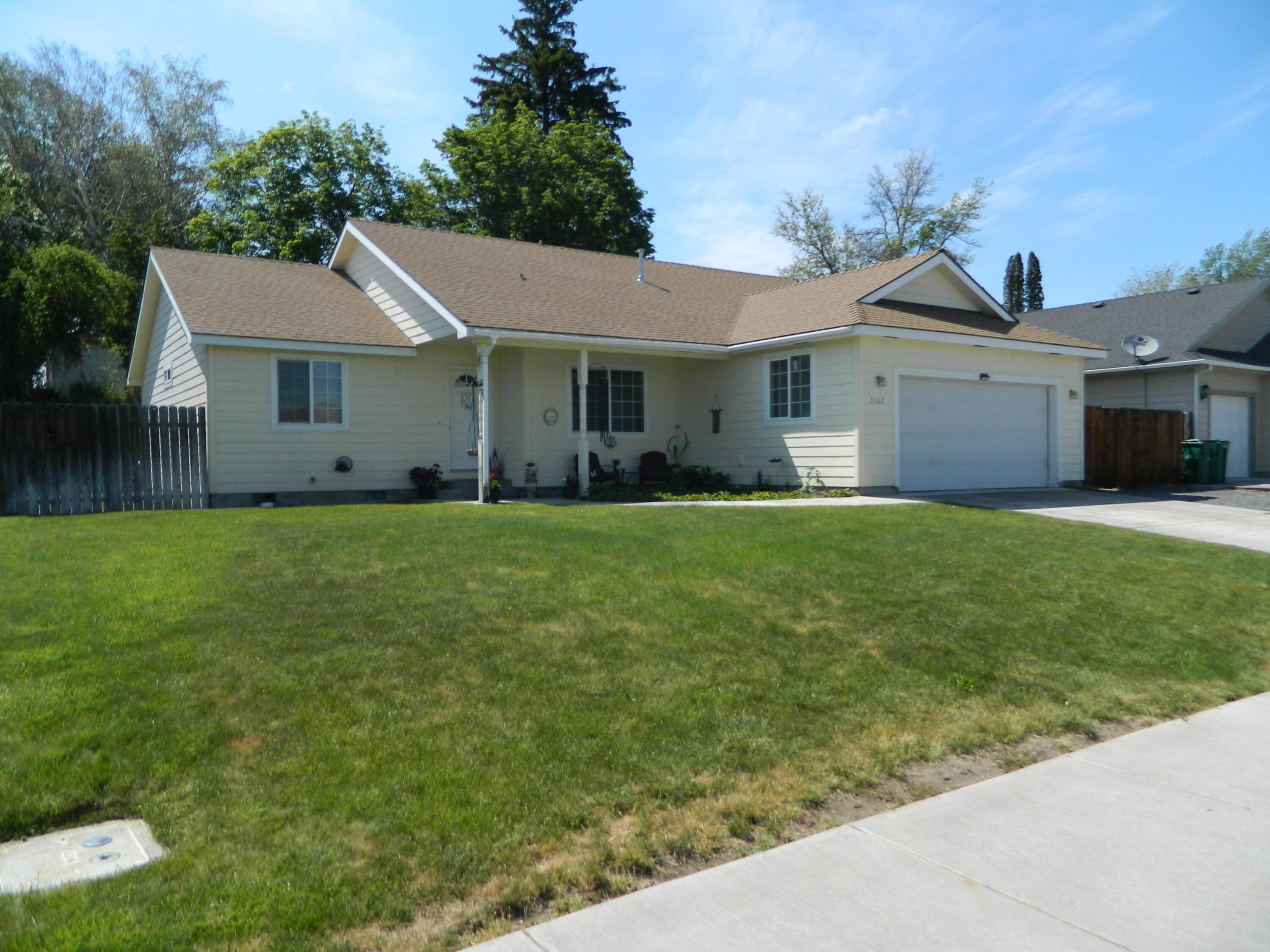 This 3 bedroom 2 bath house is a split floor plan. There is an office that could possibly used as another bedroom if needed. There is vaulted ceilings with a very open feel to the main living area along with a breakfast bar. Heat  is gas forced air with A/C