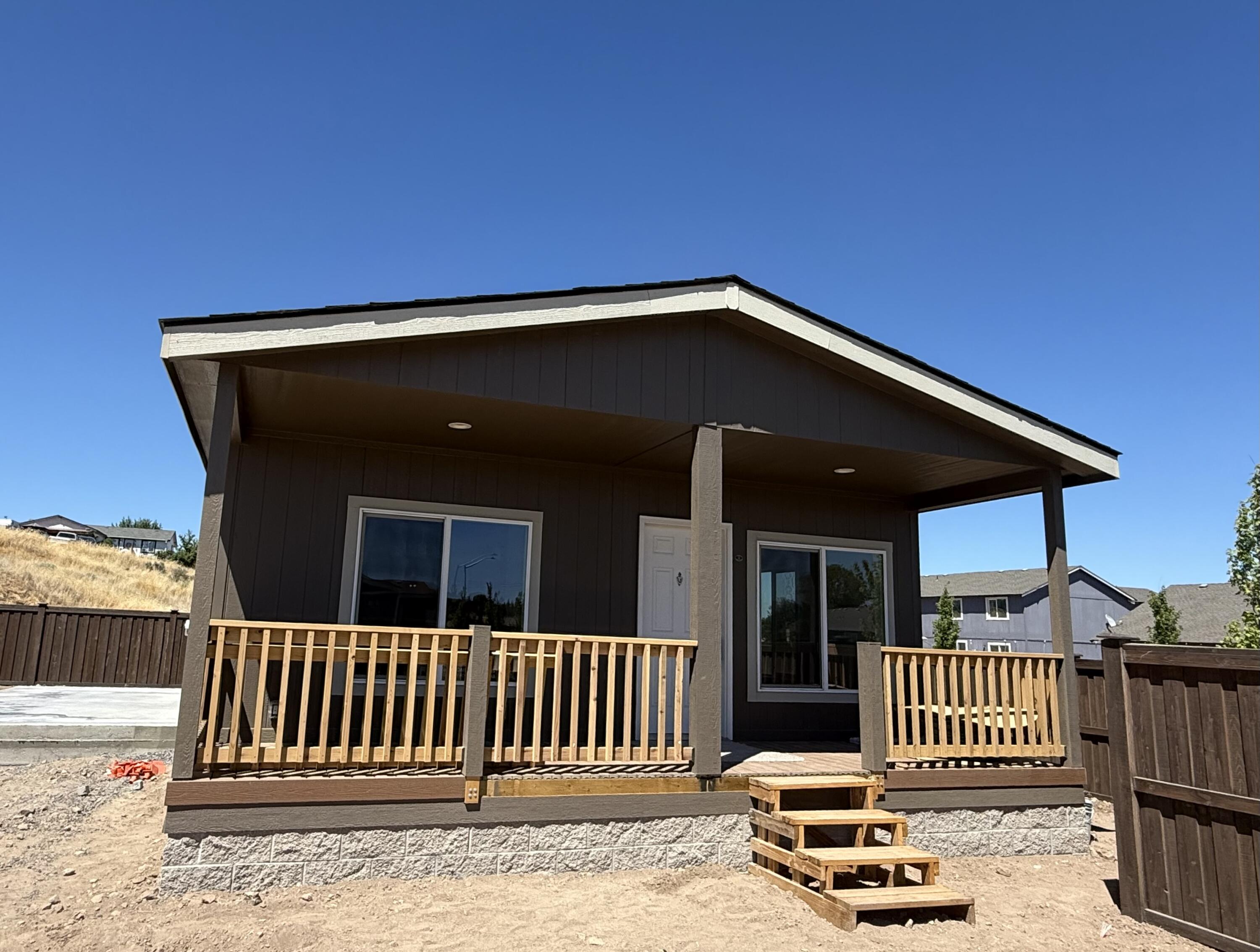 Welcome to Summer Place—Madras's newest gated manufactured home community offering a relaxed, affordable lifestyle just minutes from downtown and local dining.
This 1,026 sq. ft., 3-bedroom, 2-bath home features an open layout with modern touches throughout: Stainless steel appliances,
knotty cabinets, leche vesta countertops, and ceramic tile backsplash. White carrara bath counters, vinyl and carpet flooring, alabaster paint, and a charming 6' front porch. The 1-car  attached garage and double-wide paved driveway is also included with this package. Community perks include a playground, extra parking, and 59 new spaces to choose from. Space rent: $595-$650/month. Floor plans from 2 to 3 bedrooms available.