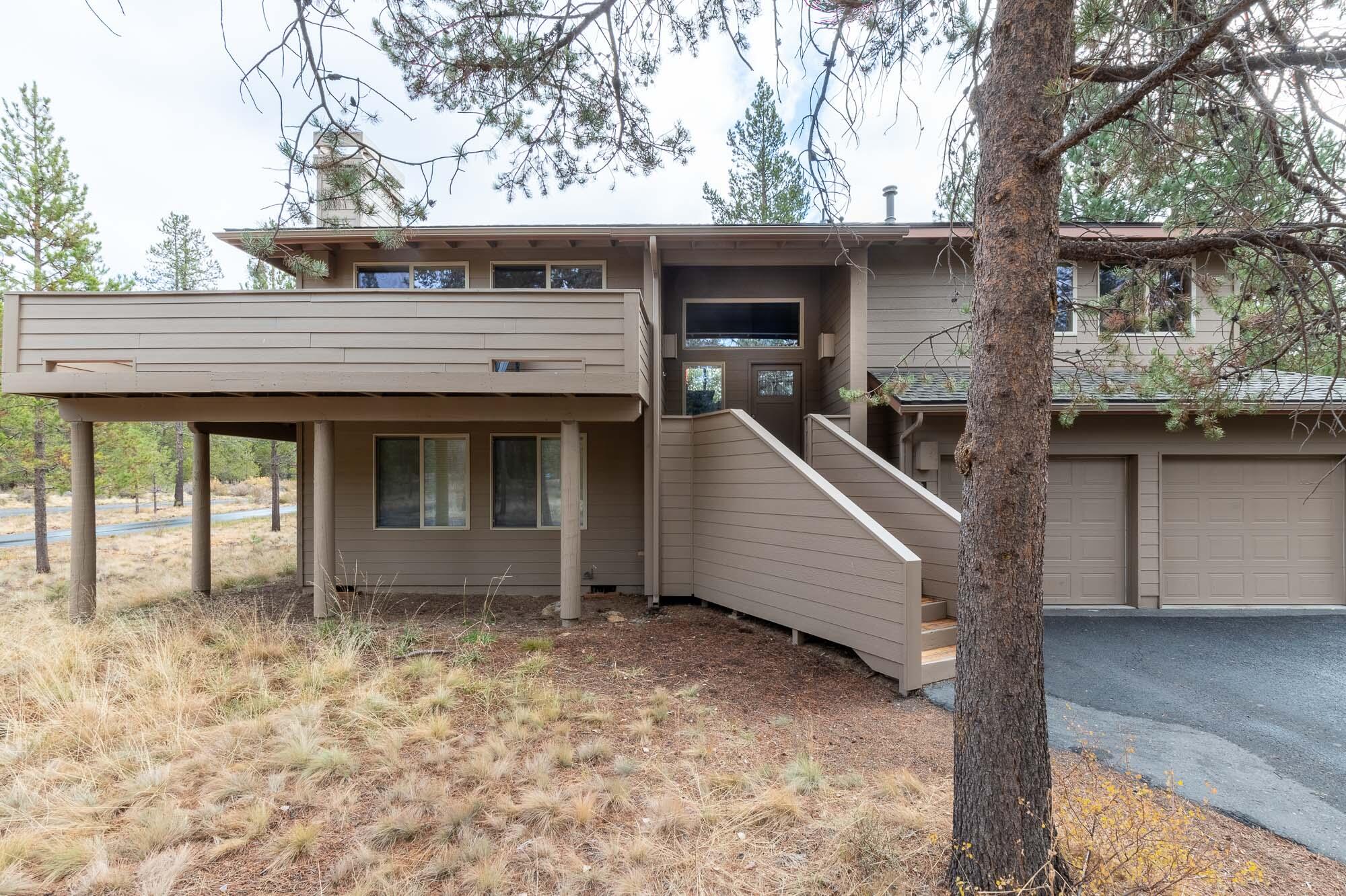 Beautifully renovated north end luxury! Featuring 4 bedrooms (2 suites), 3 full baths plus 2 half baths. Vaulted great room is light & bright with windows on all sides. The northwest vibe abounds here with warm wood accents and the stacked-stone gas fireplace grounds the space. The dining area is surrounded by windows offering National Forest Views when you gather for meals. The wrap-around deck gives you the option to take the party outside! Thoughtfully updated gourmet kitchen has luxury countertops, breakfast bar with leather bar chairs, stainless appliances, gas range and farmhouse sink looking out to the treetops. King bedroom suite includes a spa tub. There is a second large bedroom suite downstairs. A 3rd guest bedroom & spacious spunky bunk room is the perfect for the kids to sleep and hang out!  Enjoy the lower-level hot tub enclosure after a full day or resort activities!  Air Conditioning. New Roof. SHARC PAID!
