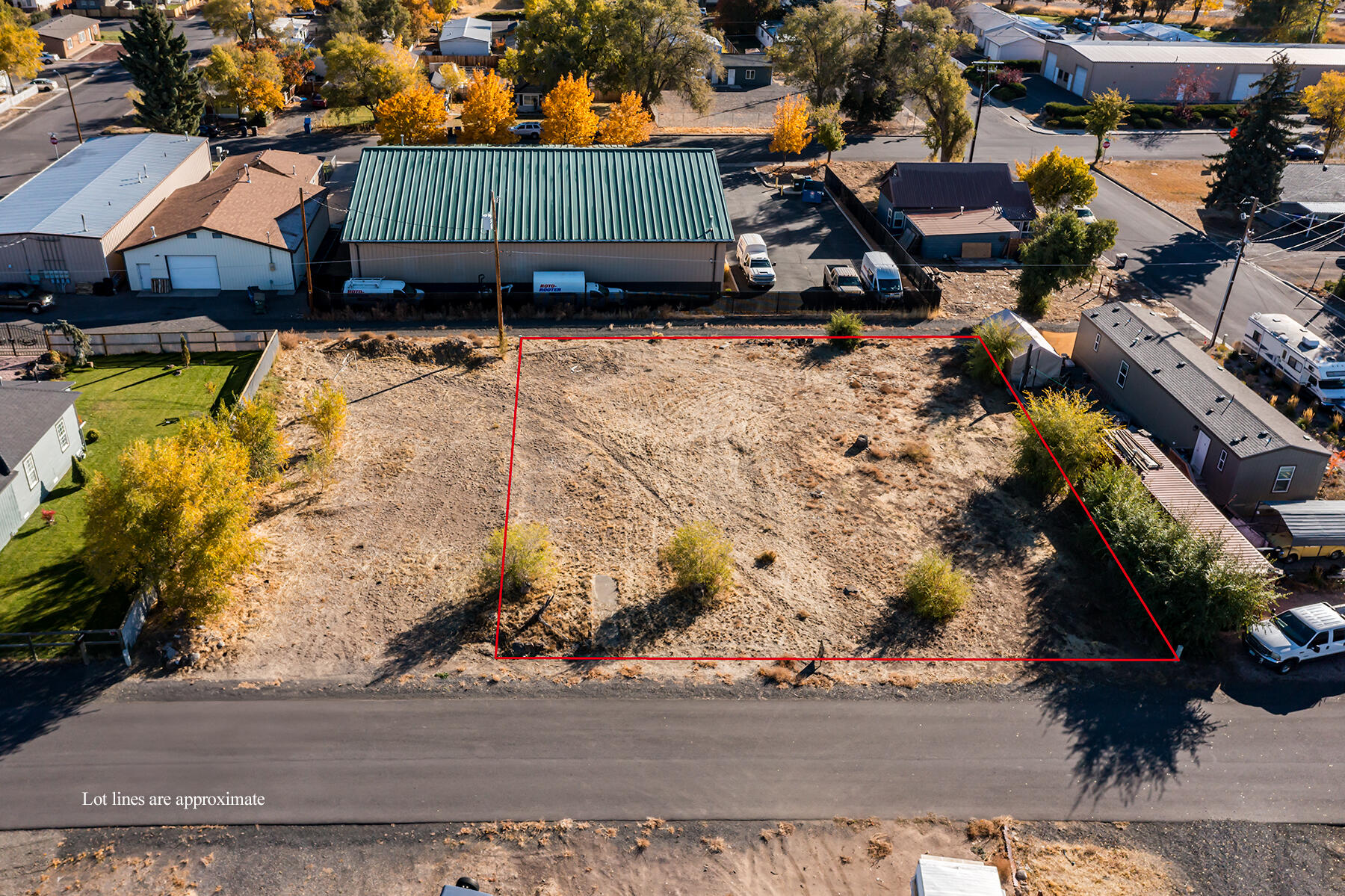 Good opportunity to own property in Redmond's urban growth boundary MIXED USE LIVE/WORK Zoning. 0.23 acre, 10,018 SF lot. Flat & development ready. Zoned MULW - Mixed Use Live Work. Utilities stubbed to the site. Access to 3 phase electrical service across the alley.