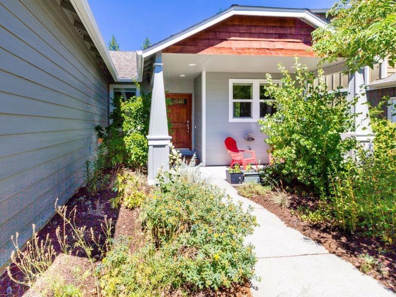 Private single level craftsman located in the heart of RiverRim w/ common areas and trails! Spacious living floor plan w/ walls of windows & updates. Native landscaping, patio for entertaining, raised beds, and fully fenced! All w/in minutes of Brookswood Plaza Dining & Shopping District, the River Trail, Wildflower Park, Old Mill, and Downtown Bend! Pride of ownership! A must see!