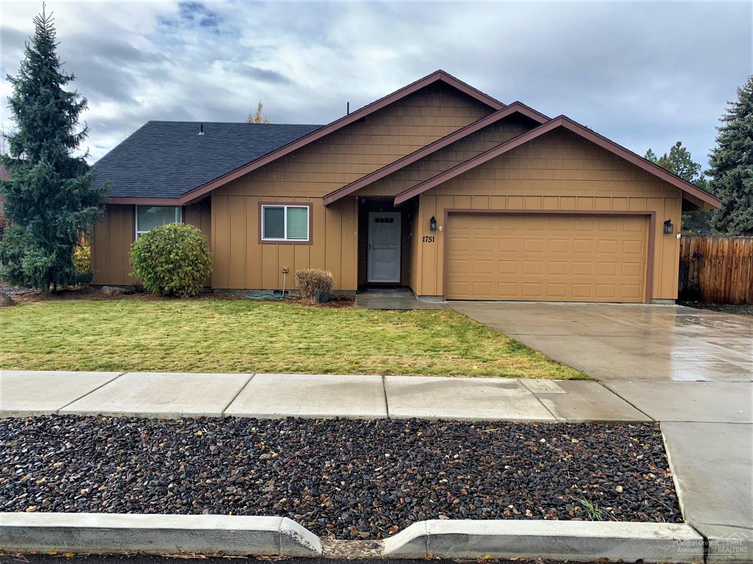 Located on nearly a quarter acre, and like new condition. This very comfortable home features a wonderful landscaped, fenced yard with gated and graveled RV Parking, large rustic and warm covered patio, underground sprinklers and located on a quiet street. Elegant kitchen with rich dark cabinets and new granite counter tops. Also includes a cozy gas fireplace, split floor plan, arched doorways, separate utility room and air conditioning, and brand new carpet! Great first time buyer opportunity. R-3 Zoning allows for ADU per DIAL - verify with City of Redmond.&nbsp;