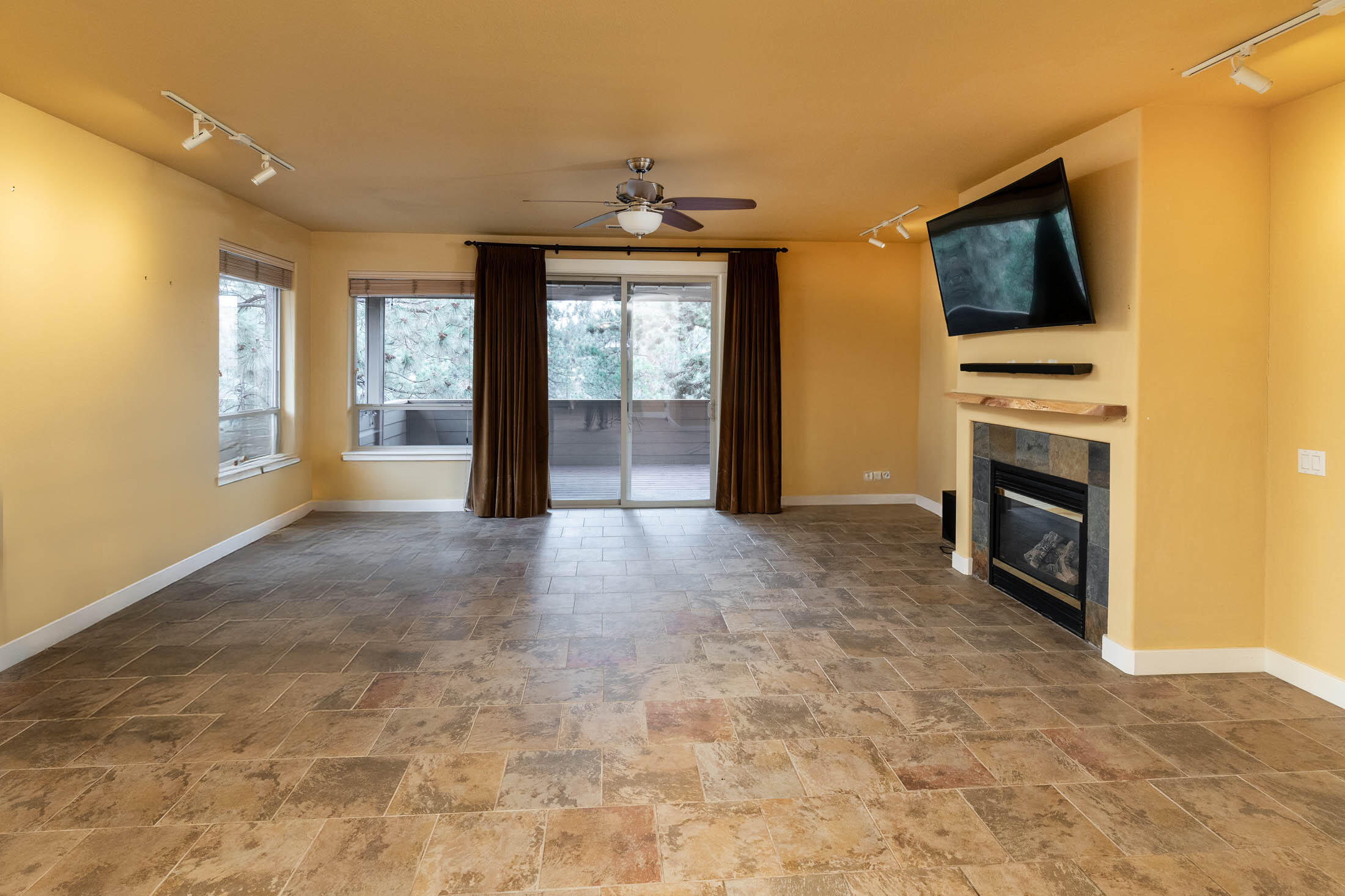 Skyliner Summit - Residential