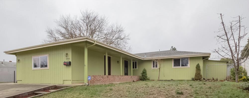 Wonderful Central Point home located on a quiet street! The home is very cozy with, slate entryway, wood floors, extra-large family room, and oversize lot with room for an RV or Boat. Seller has just recently updated the master bathroom, painted and had the carpets cleaned. Seller loves this home and has simply out grown the home! Property taxes reflect a Veteran's exception..