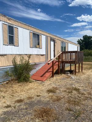 River Front 3 bedroom 2 bath Mobile Home!
Williamson River right out your door.
Home is in pretty good condition for the age. Selling as is.