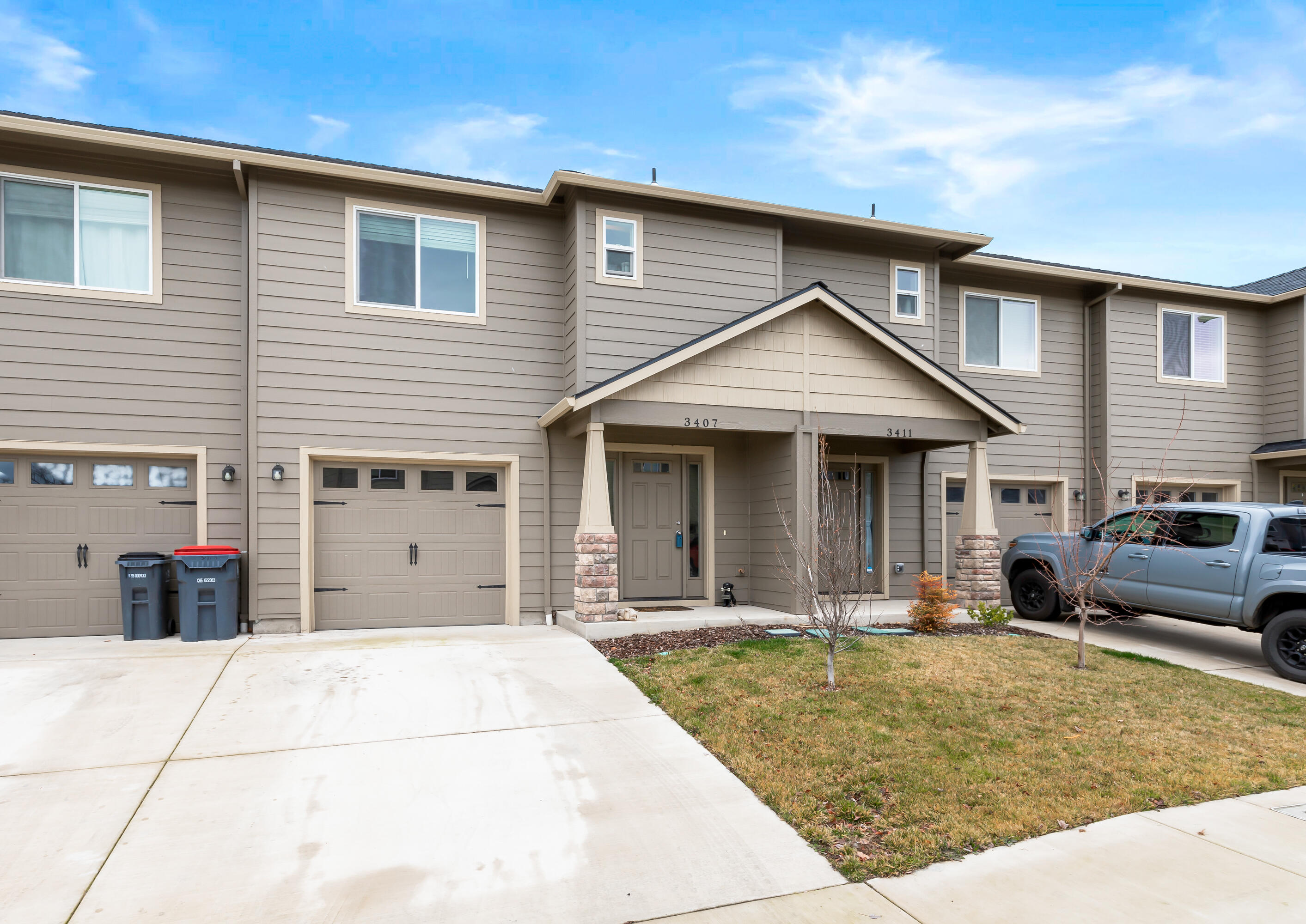 Newer 2 bed 2 bath townhome