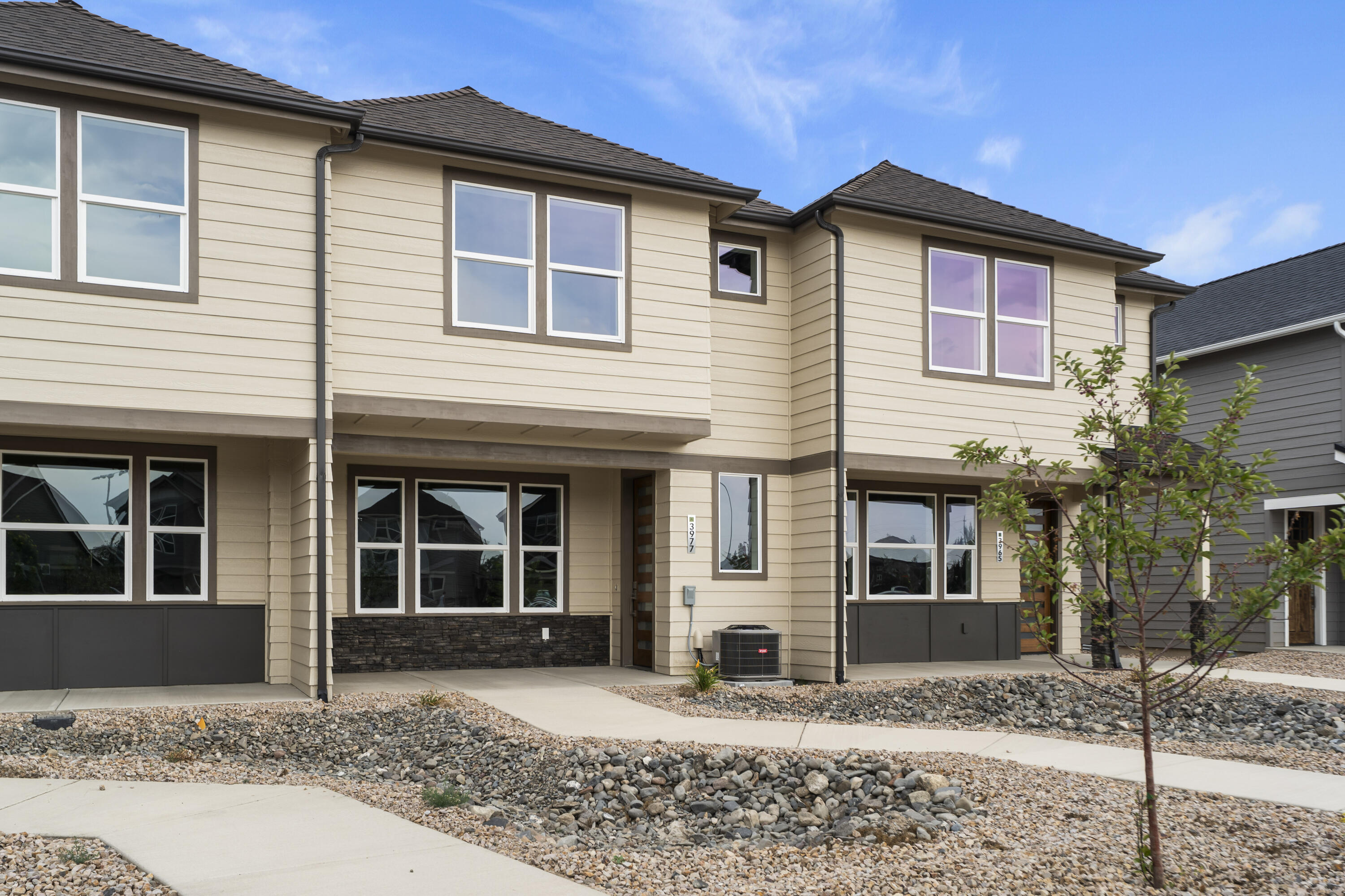Charming townhome in the Prairie Crossing neighborhood. A neighborly well-designed community distinguishing itself from the ordinary. A community built
with quality and efficiency. This striking three bed, two 1/2 bath home features Luxury-inspired finishes with solid surface counter tops, soft closed drawers, floor to
ceiling tile in primary shower, heated floors, walk-in closet, and double vanities. Earth Advantage Certified, Central AC, tankless hot water tank, engineered hard wood
floors and 8' front door. Finished garage and so much more. Community Park, Pavilion, and Dog Park. Directly N of Ridgeview HS and W of Canal.