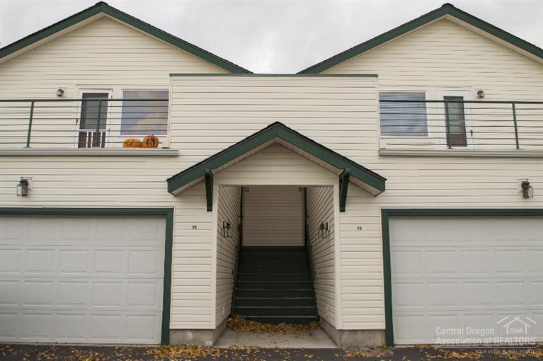 Hard to find town home in NW Redmond - leave the exterior maintenance to someone else! Split level hardwood entry, open, great room concept upstairs. Cozy gas fireplace, living opens up to large East facing patio above the garage. Spacious kitchen w/bar seating & dining area. 1 bedroom/den, full bath up, Master Suite + 3rd bed & bath down. Full laundry hookups, A/C, forced air heat, Double Garage w/extra storage. Mountain Views & water feature at the entry!