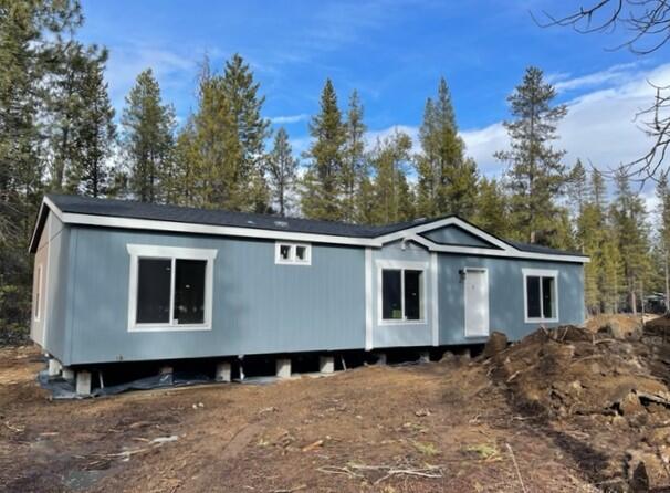 Beautiful 2022, 3 Bedroom, 2 Bath 1492 sq ft Manufactured Home with upgraded Finishes and Appliances, Open Floor Plan with Vaulted Ceilings and Electric Forced Heating and Cooling. The Home is located close to shopping, Highway access for commuters and recreation galore. Close to State Recreation Park, and just 30 minutes from
Downtown Bend and Mt. Bachelor. Close to multiple Lakes, The Big and Little Deschutes Rivers. Detached, oversized, finished garage 24'x36' with a 11.5'x23.5' workshop,
mancave or she shed neatly designed in the rear of the garage. Concrete sidewalk from the Garage to the rear entry with stairs and landings at front and rear entries, all
this on over an acre of nicely treed land!