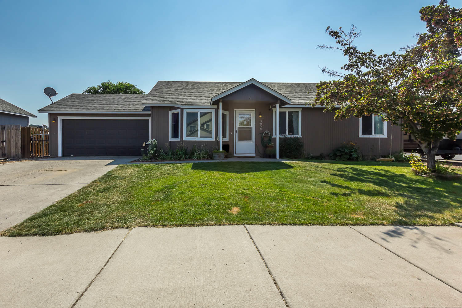 Nice corner lot, centrally located in Redmond. Great investment property or first time home buyer. Single level, 3 bedroom, 2 bath home that is minutes away from all your local conveniences.