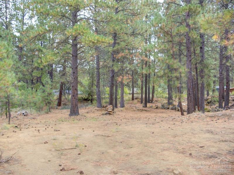 Natural, beautiful and serene lot available in beautiful Deschutes River Woods! This canal front lot is your chance for your dream home. The seasonal canal offers a privacy. Located on a paved lot, with Agate water hook up at the street. Approved of an ATT septic system. This is the perfect setting for your next home!