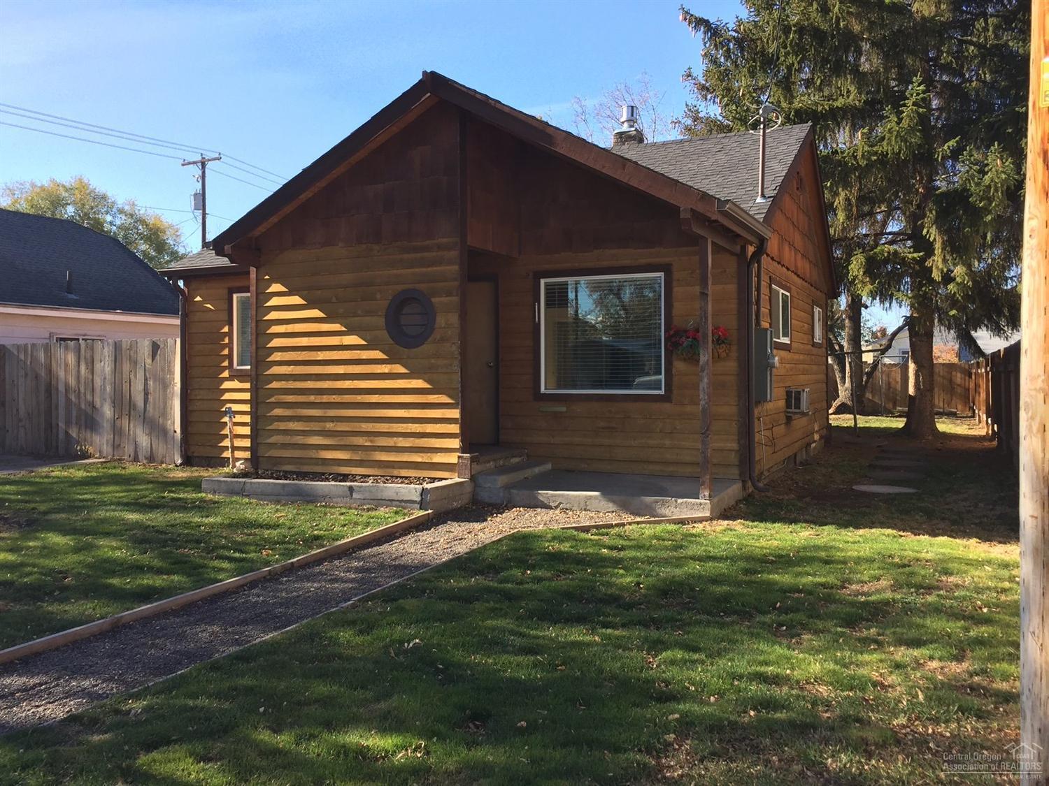 Nice, compact 3 bedroom, 1 bath home with detached garage and alley access. Recent paint, roof and floor coverings. Good condition.