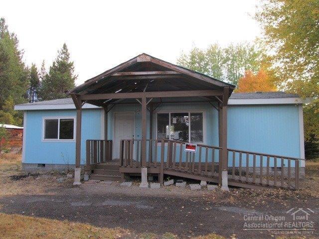 Extremely well kept & move-in ready, this charming little home would make the perfect get-away or permanent residence! Featuring 1120SF, 3 bedrooms, 2 baths, open floor plan, vaulted ceiling, dining area, appliances included, laundry room w/ washer & dryer. Conveniently located to Hwy 97.