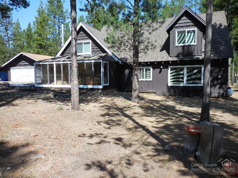 Mountain lodge/chalet style home on over 1 acre among pines at the end of a quiet country lane in Fall River.Sunken living room with Jotal wood stove on a Montana slate hearth.The addition of 1200 sqft in 2006 has quality knotty alder cabinets,granite counter tops, island/breakfast bar,stainless appliances.Gas fireplace in eat-in kitchen.Master bath has walk-in shower,soaking tub.Huge decking,big sun room,large family/game room wired for sound.Cute small barn for hobbies/crafts. Get ready for great fishing.