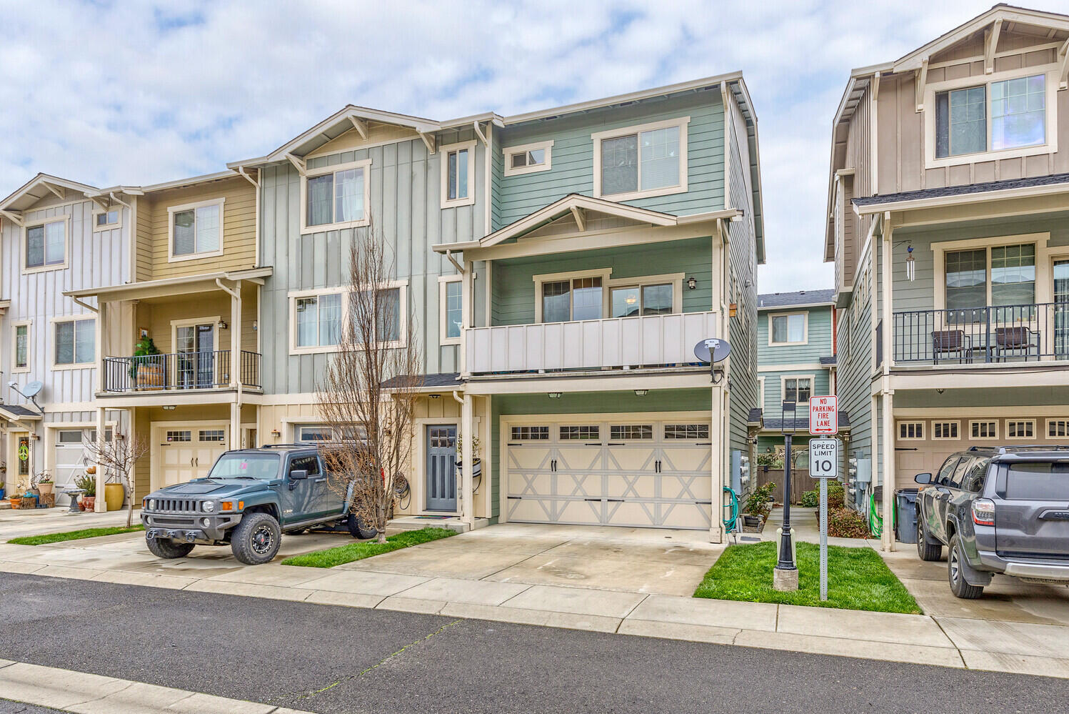 Great townhome in Medford, close to shopping & restaurants. Generously sized at 1,600 sq ft, this Oak Grove Estates townhome features 9 ft ceilings, 3 bedrooms & 3 full bathrooms. The bedroom with en suite bathroom on the ground floor would make a nice office or guest space. Lovely kitchen has granite countertops, stainless steel appliances & wood floors. All appliances including the washer & dryer will stay for new owners. Living room has access to a balcony with mountain views. Nice separation of space with primary bedroom, additional guest room & bathroom on the top floor. Primary bedroom has two closets & private en suite bathroom with double sinks. Great storage through-out! Fenced back patio has been nicely finished with an area for gardening if desired. Association dues of $225 per quarter cover all water & maintenance of common areas including landscaping, lighting, & basketball court. Easy access to Jacksonville & Central Point. Come take a look at this great property!