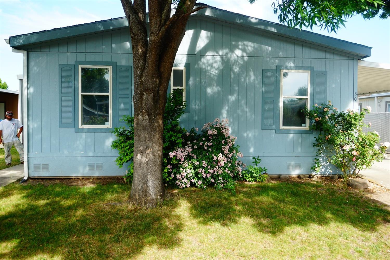 Why Rent when you can BUY !! Come take a look at this well maintained home in Butte Crest Park. This is a 3 bedroom 2 bath home with 1188 sq. ft. that has been freshly painted in side, and brand new carpet throughout the living room and bedrooms. The home has a wonderful split floor plan, and all appliances are included. The home is located in Butte Crest Park which is close to schools shopping and parks