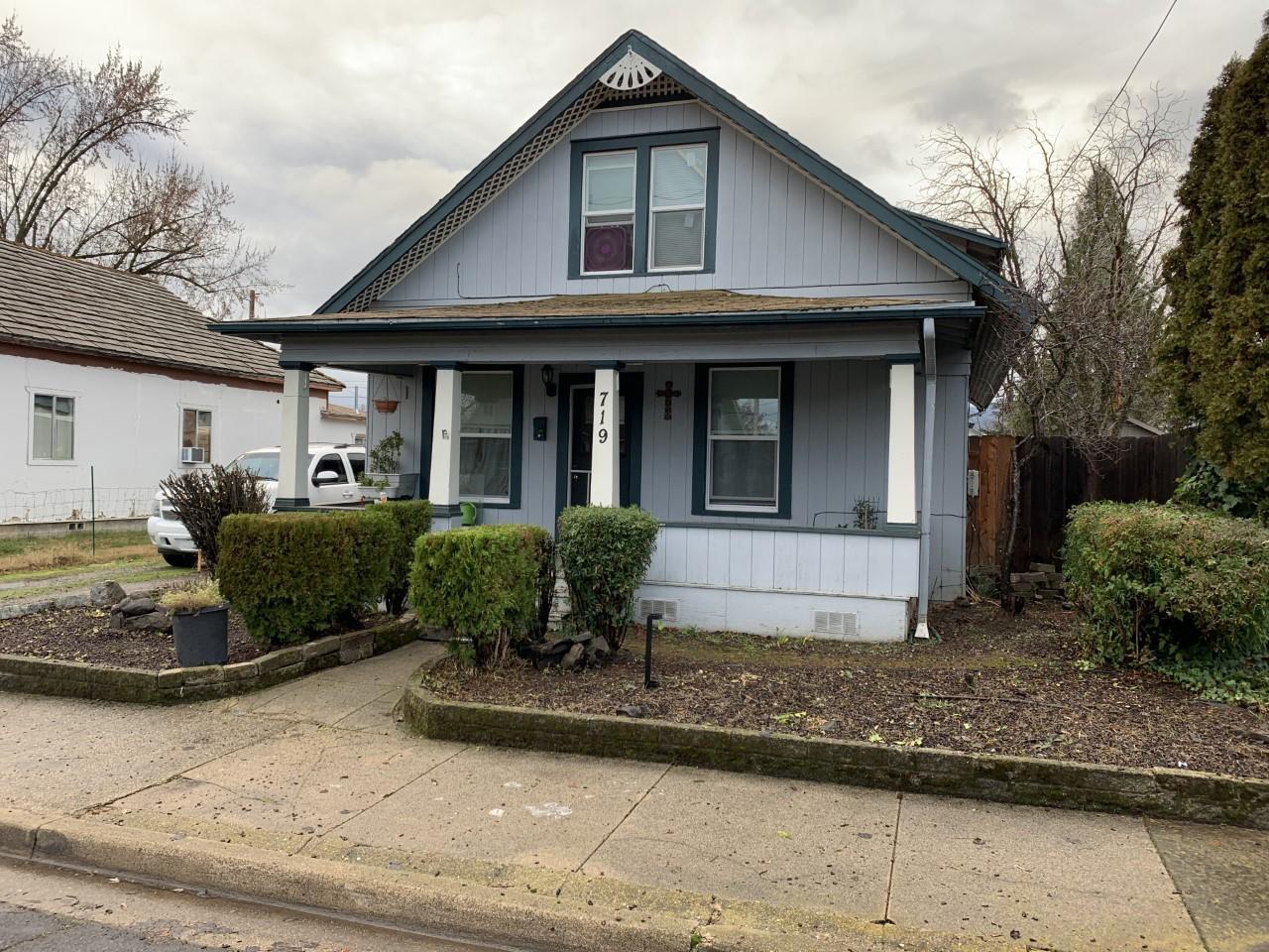 Unique Investment Opportunity - 2 Homes on one lot with good rental income   Or, live in one and rent the other. Main home built in 1928.  2 story, 1450 sf. 3 Bed., 2 Ba.  Living Rm, Dining Rm, Kitchen, 2 Bedrooms, Bathroom, and Utility Rm on main floor.  Master Bedroom, Bathroom, Bonus Room, on 2nd floor.  New laminate flooring, Vinyl Windows, Bath countertop in 2019.
2nd Home was built in 1977 and is 1 story, 1 Bed., 1 Ba., Kitchen, Living Room and indoor Utility Room. Separate Electric Meters for each home. Fence separates homes for privacy.  Back home has alley access.