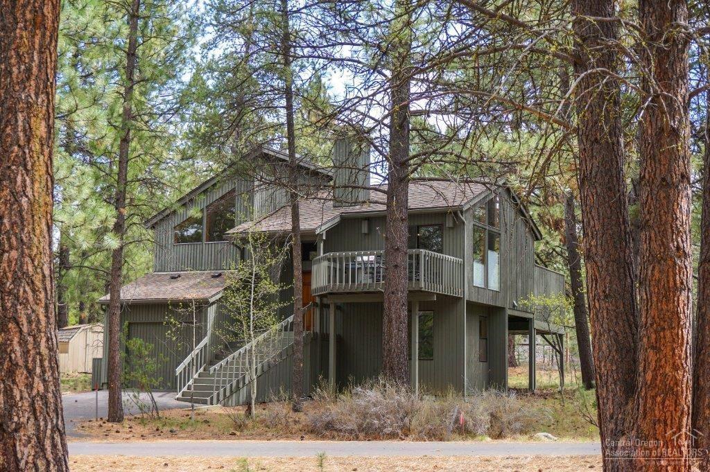 Here is the perfect family second home or rental home in Sunriver. 3 bedroom, 2 bath reverse living home. Master bedroom upstairs. Current owners replaced the roof and furnace, when they bought the home. Hot Springs hot tub, 3 years old and on back upper deck, front deck for relaxing. Come check this home out in Sunriver.
