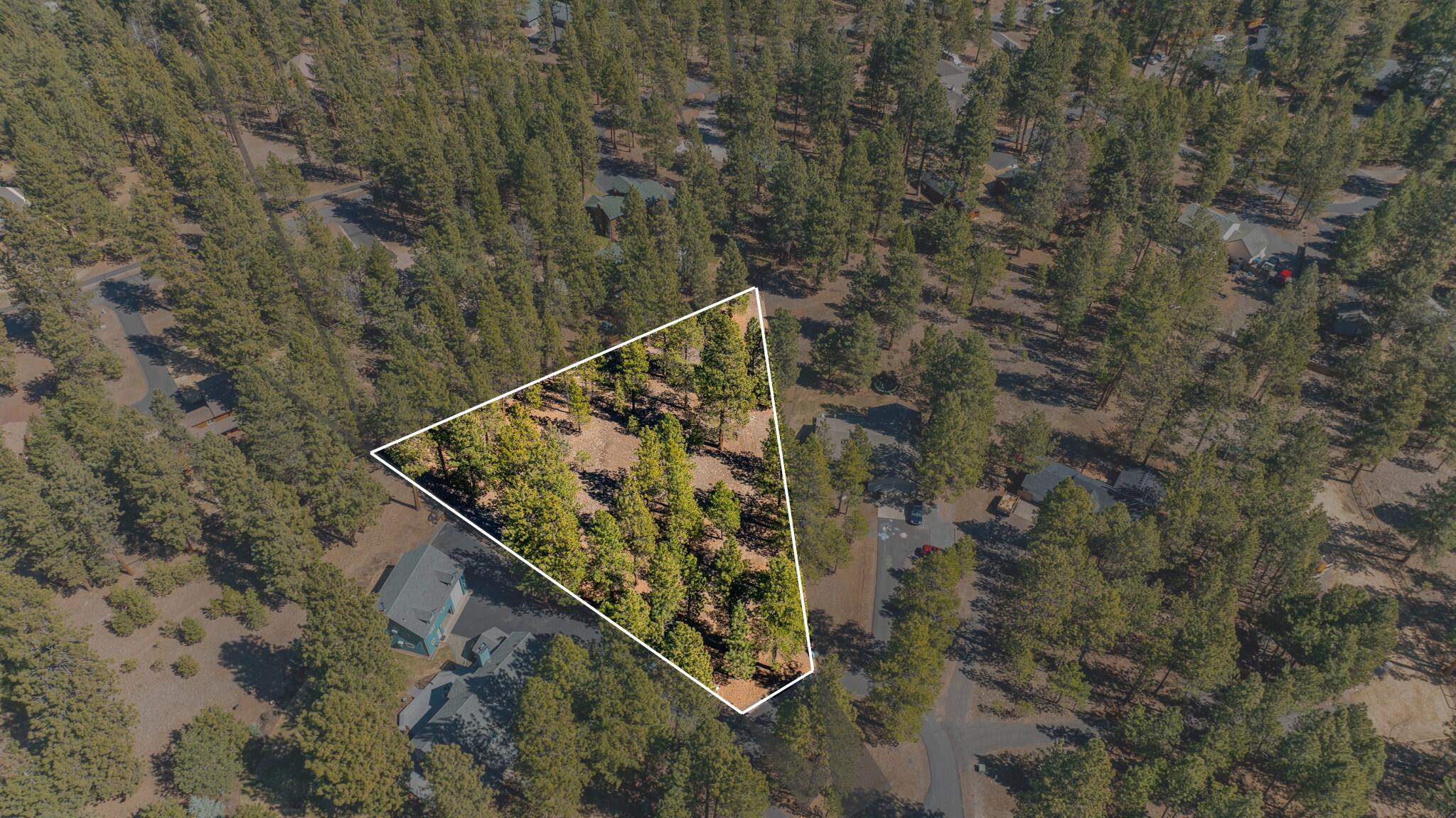 One of the last remaining undeveloped lots in the sought after Community of Tollgate located only 2 miles west of Sisters. This .56 acre level lot is located on a cul-de-sac and ready for your custom home. Tollgate is a beautiful community offering miles of paved bike trails, swimming pool, tennis/pickleball/basketball
courts & clubhouse.