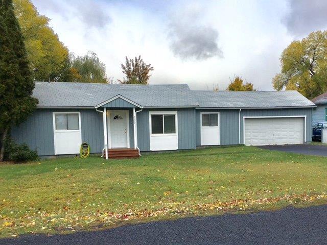 Nicely remodeled home in 2016,has vinyl windows.