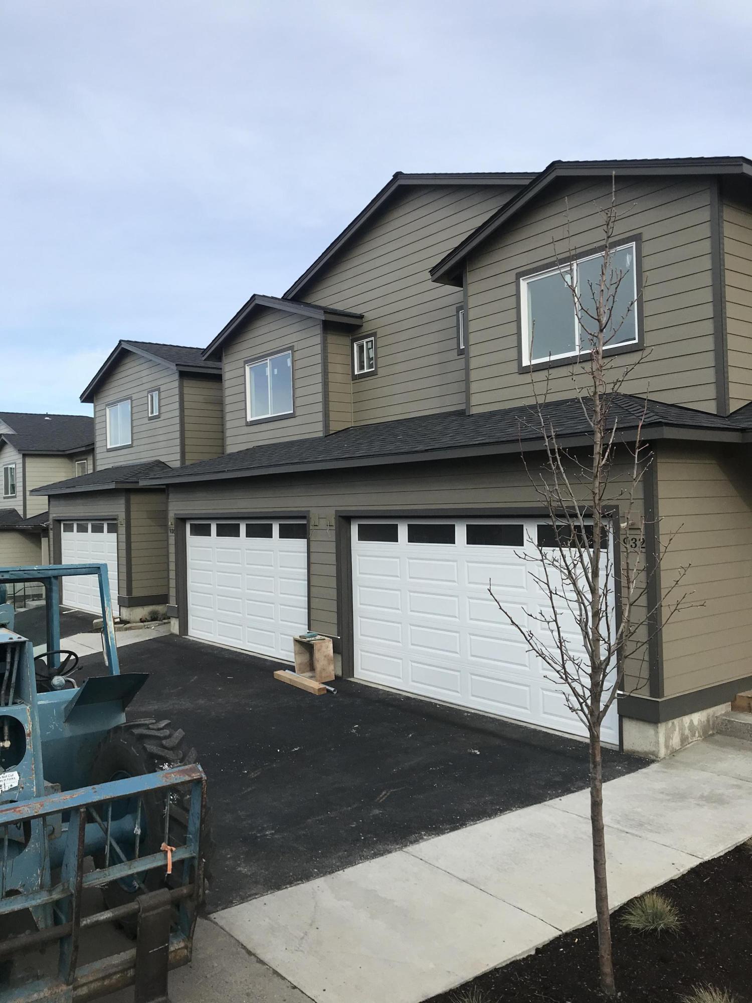 LIVE, SHOP, PLAY AND WORK!  Park Terrace a ''Hybrid'' Townhome-Condominium a new home concept located in Bend's East Midtown area.  Middle Unit, energy efficient. Looking for full-time living or that perfect getaway retreat? Park Terrace is designed to offer maximum livability while catering to a hassle free lifestyle. The HOA covers exterior building maint & Ins, landscaping, water/sewer/trash, snow removal. The main living area, an open concept, gas fireplace and modern finishes. Open kitchen features Alder Shaker Style cabinets, quartz countertops an island perfect for entertaining, stainless appliances and vinyl plank flooring.  Enjoy all Central Oregon has to offer, Hiking at nearby Pilot Butte, Biking, Skiing & Golf.  Close by are Hip Eateries, Stylish Boutiques, Shopping and Medical facilities. 4 Units Left Under Construction.
Middle Unit #11  Middle Unit Est. Completion April 30,2021.