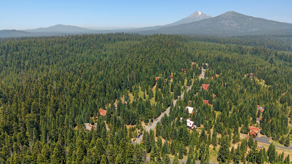 Offering seller credit. Turn-key mountain retreat in the desirable Lakewoods Subdivision—just 4 miles from the south end of Lake of the Woods & 7 miles from the resort. Custom-built chalet on a private, wooded 1-acre lot with direct access to neighborhood trails that connect to Lake of the Woods and the Pacific Crest Trail. Optional furnishings, snow blower, and home generator make move-in or rental setup a breeze. 4 bedrooms, 4 full baths, plus a loft offer plenty of space for family, guests, or Airbnb potential. The great room features 32-ft vaulted ceilings, a gas fireplace & massive windows that frame forest views. Wide plank hardwood floors, granite kitchen counters, premium appliances & ample storage throughout. Vaulted master suite with private deck & spa-style bath. 1600 sq ft wrap-around deck, custom dog yard & oversized tandem 3-car garage—perfect for storing all your outdoor gear and toys. Year-round recreation right outside your door!