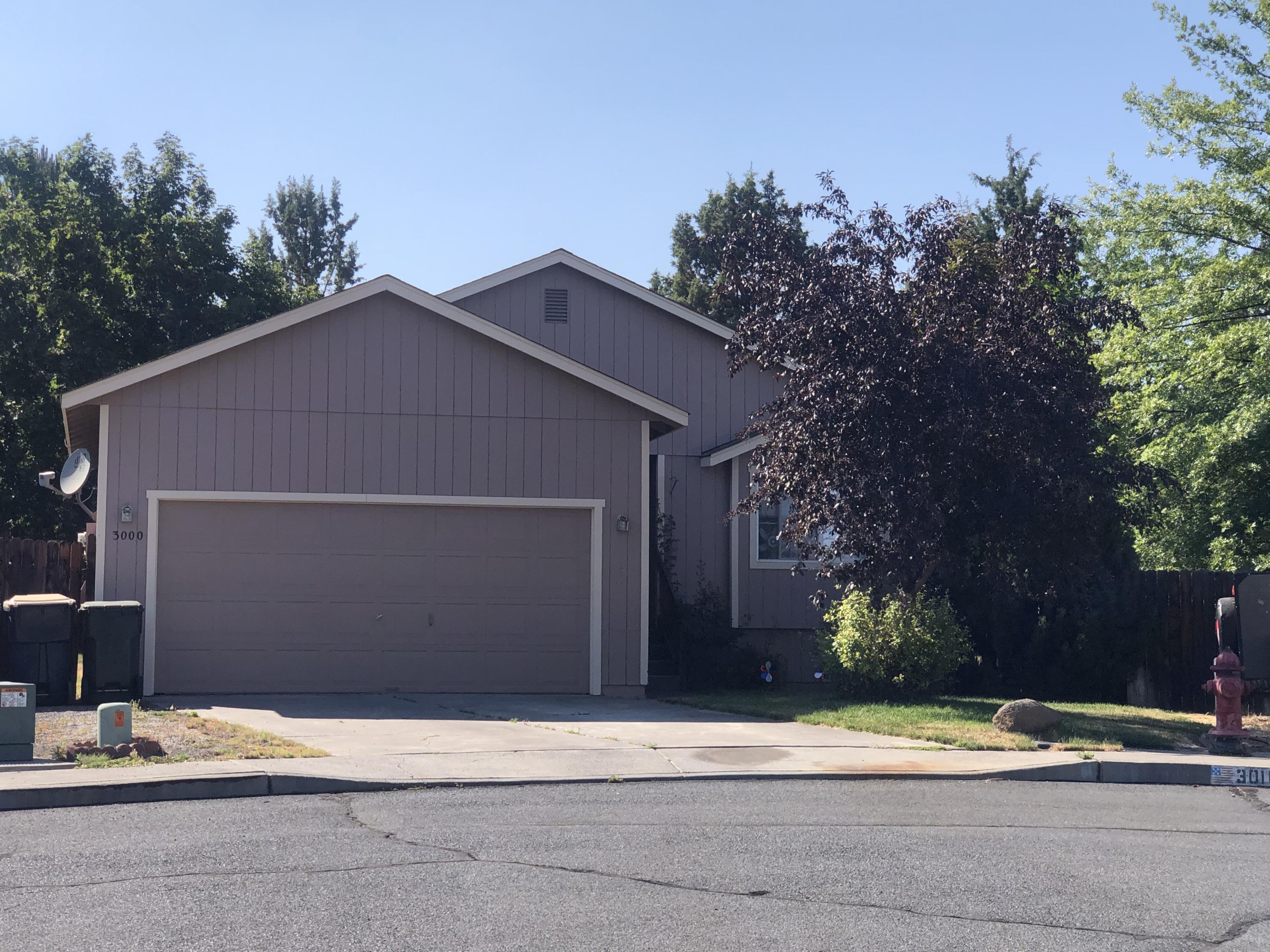 Great starter home! 3 bed, 2 bath with a large backyard! Home is located in a quiet cul-de-sac close to the hospital, shopping, restaurants and more. **Tenant Occupied. Allowed 90 days to vacate after accepted offer**