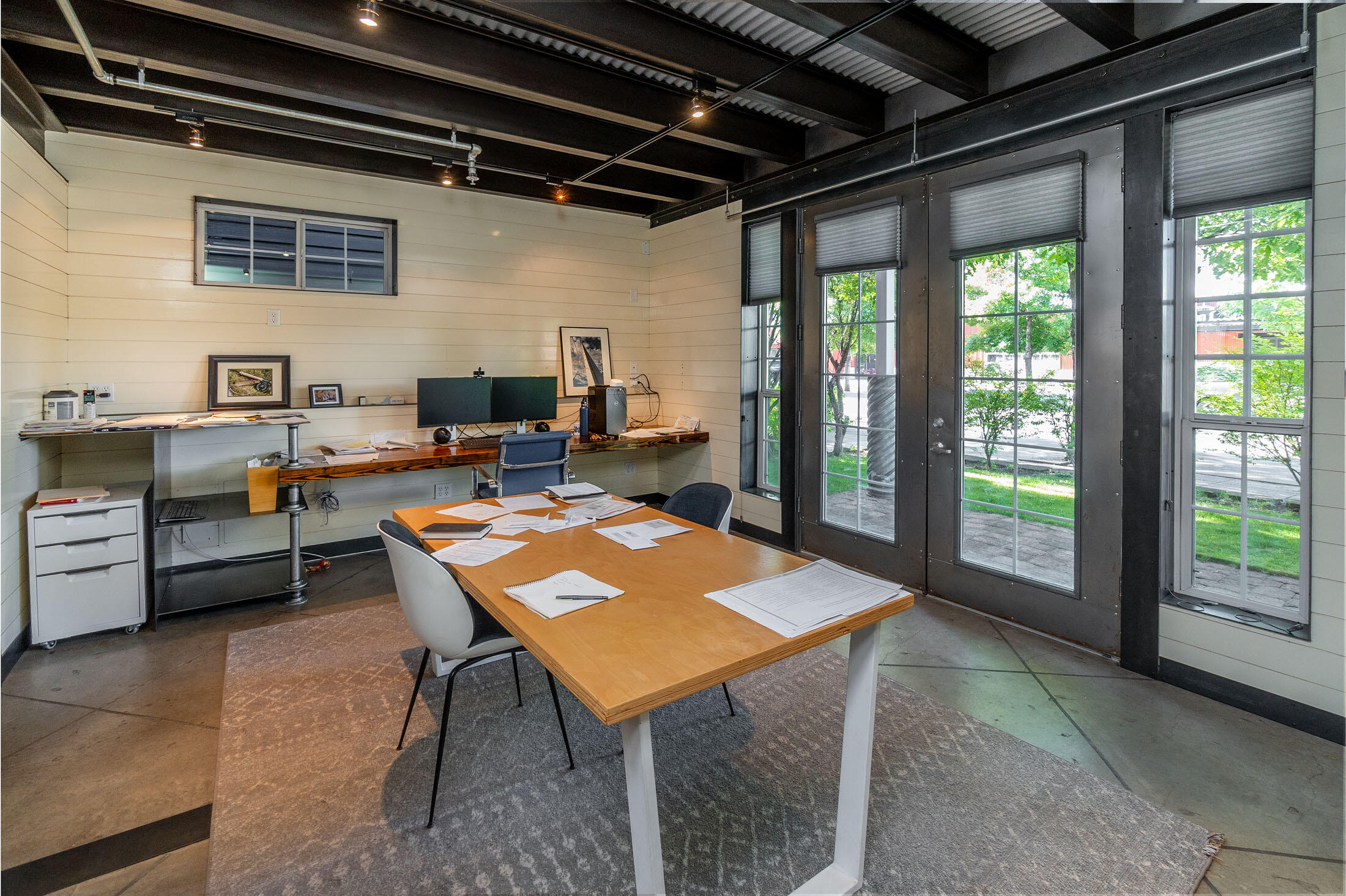 Deschutes - Commercial Sale