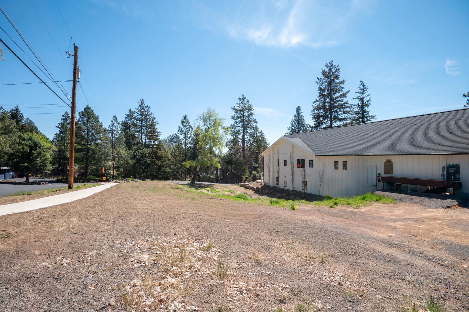 Rare Lot in downtown Bend - Walkable & Ready to Build! 0.15-acre lot in a classic Bend neighborhood. Walk to Drake Park, downtown, and the Deschutes River. No HOA. Utilities at the street. Build your home in the heart of it all!